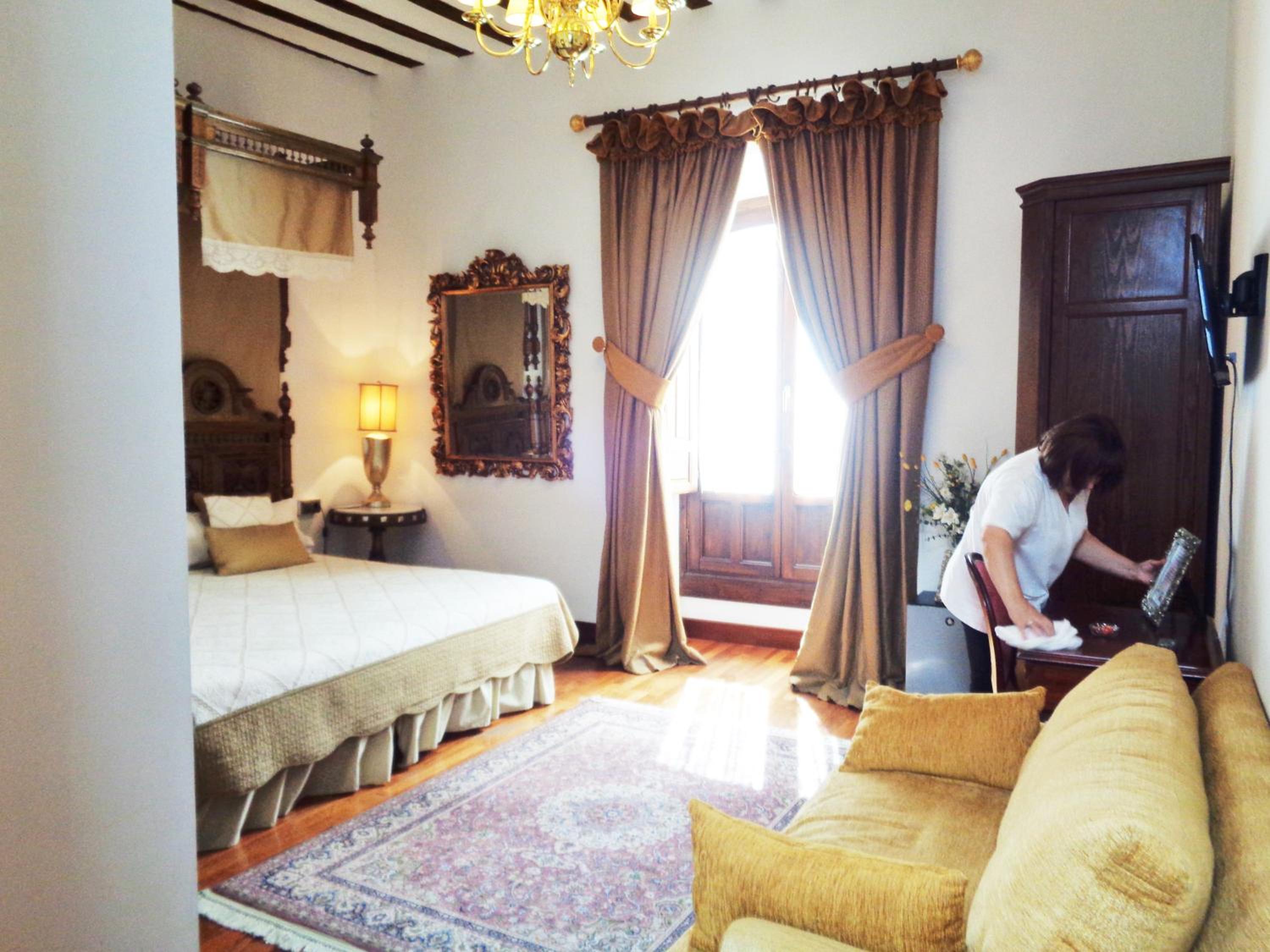 Deluxe Double Room - Photo 21