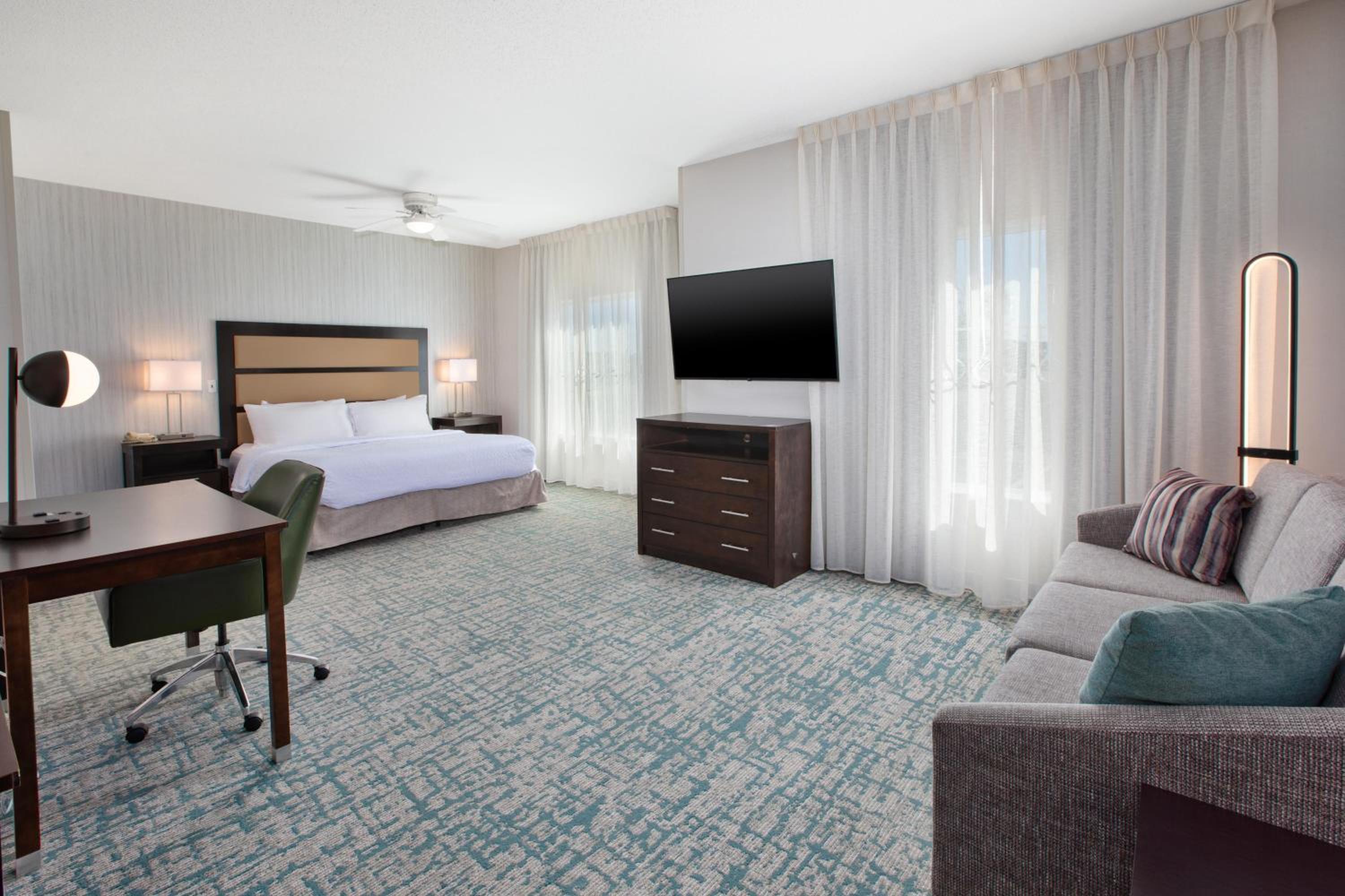 One-Bedroom Suite with Two King Beds - Non-Smoking - Photo 2
