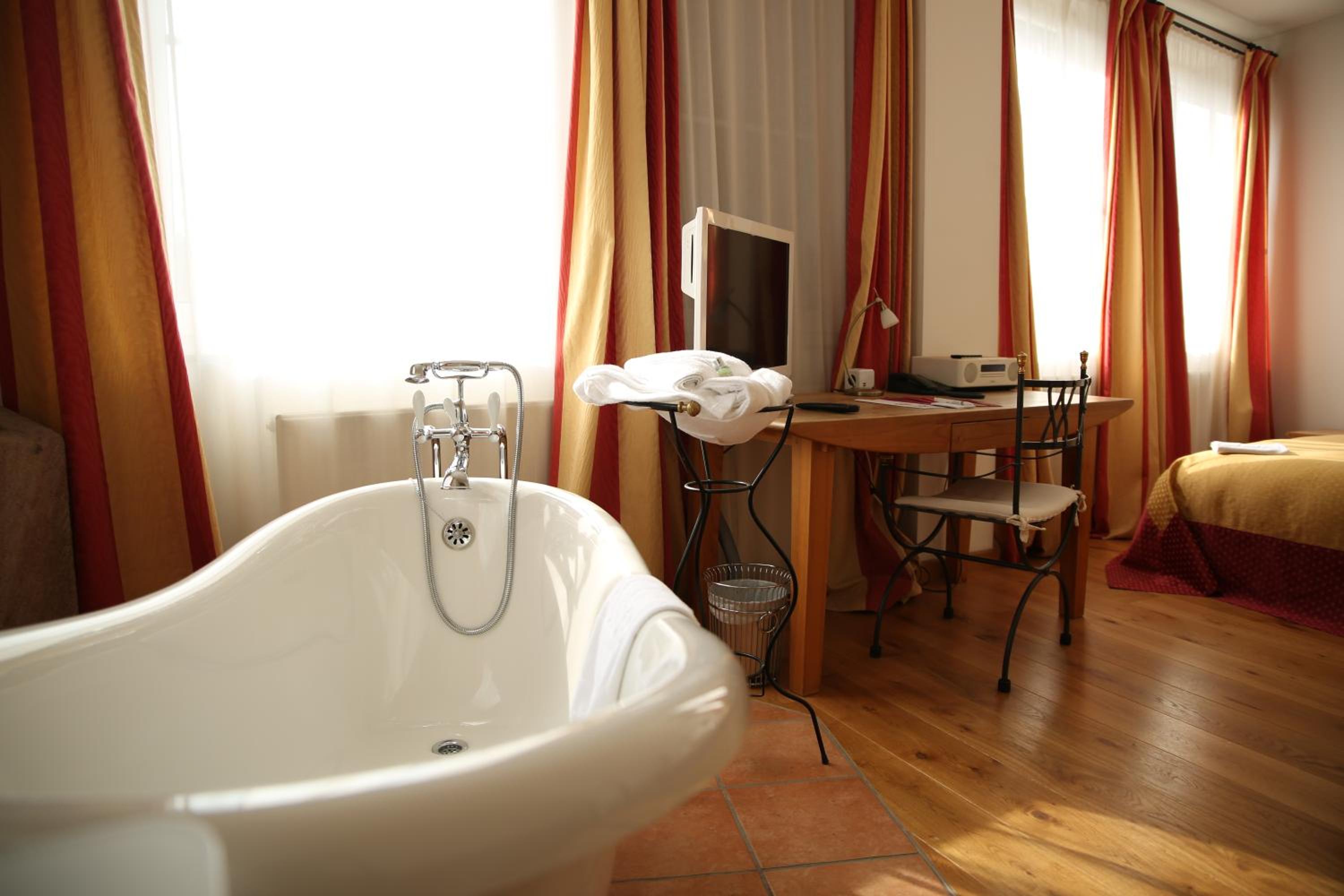 Junior Suite (2 Adults) - Photo 6