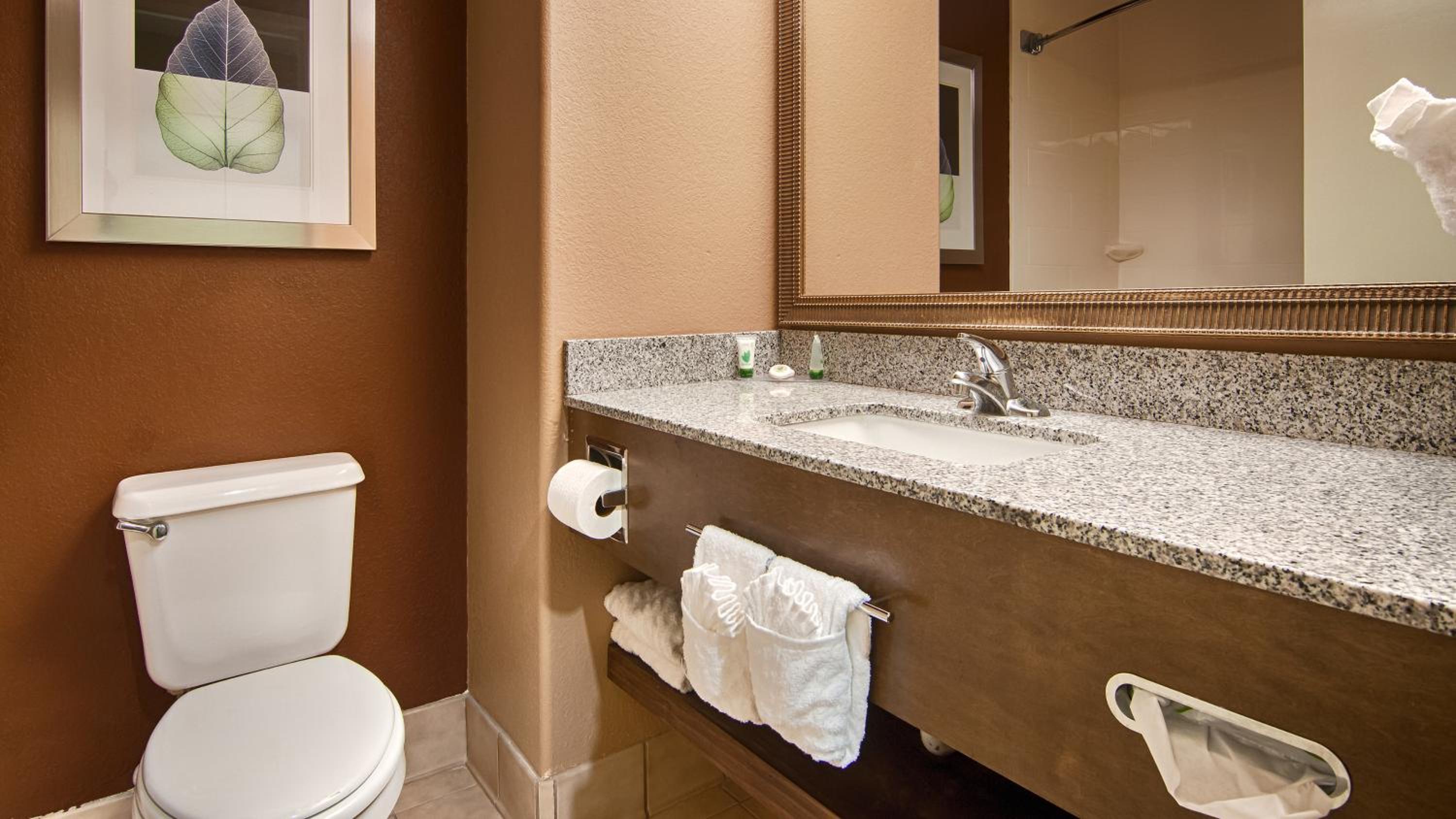 King Room with Bath Tub - Disability Access/Non-Smoking  - Photo 2