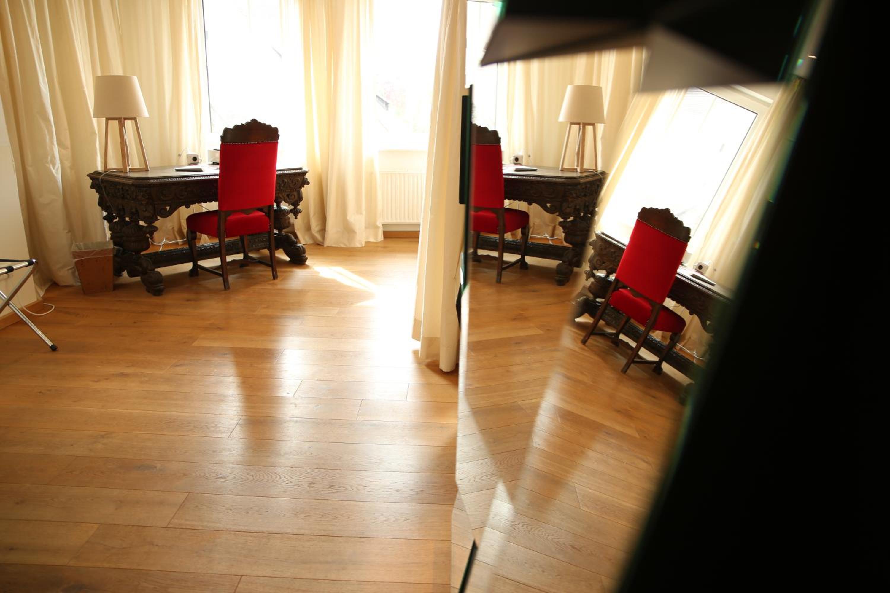 Suite - Photo 11