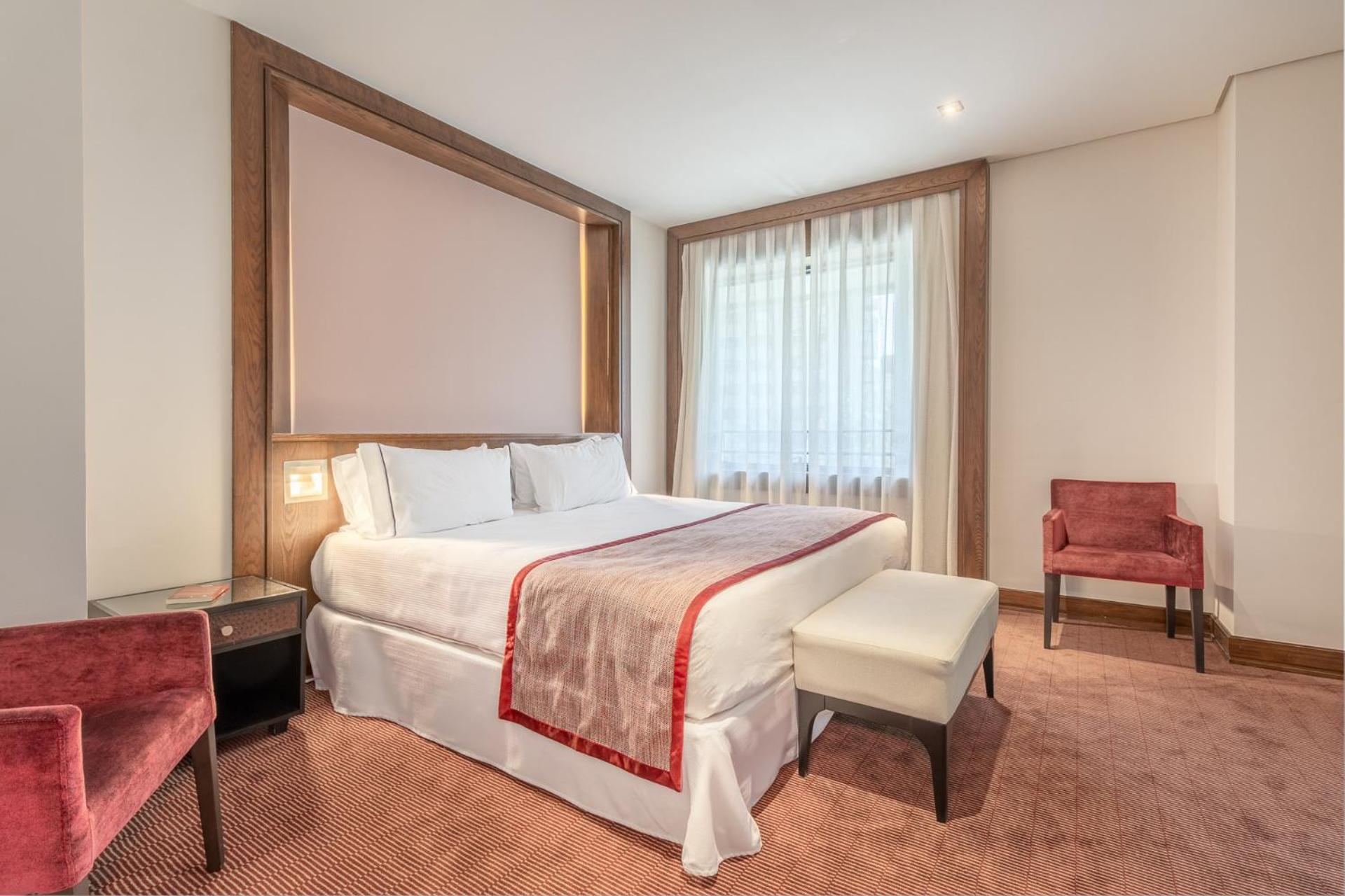 Executive Suite - Photo 1