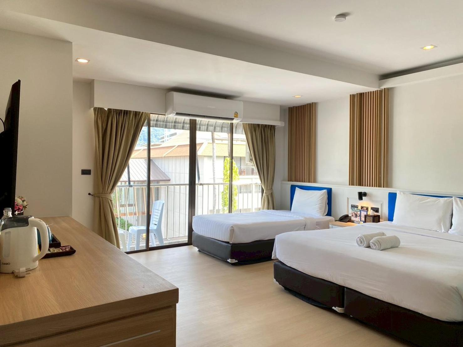 Triple Deluxe with Balcony - Photo 5