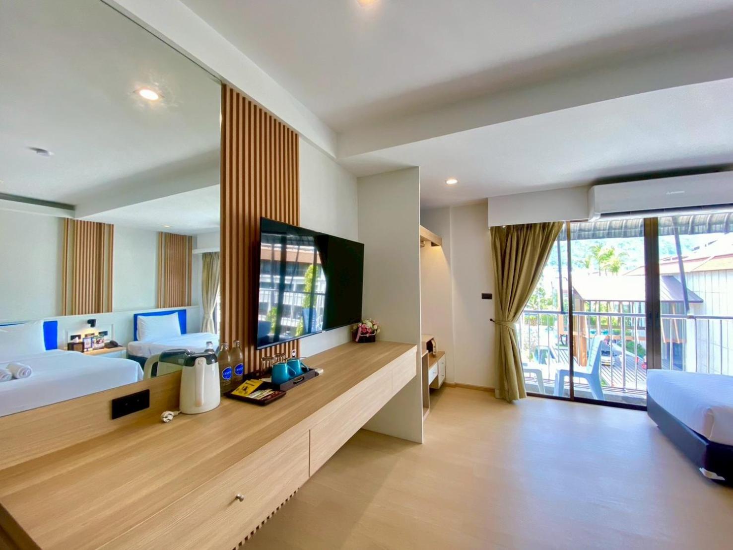 Triple Deluxe with Balcony - Photo 9