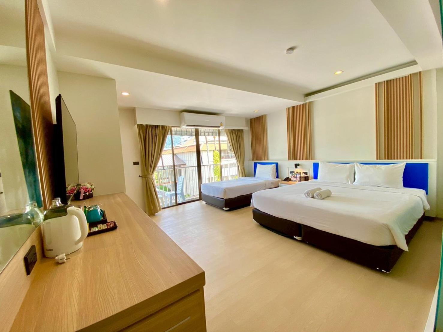 Triple Deluxe with Balcony - Photo 10