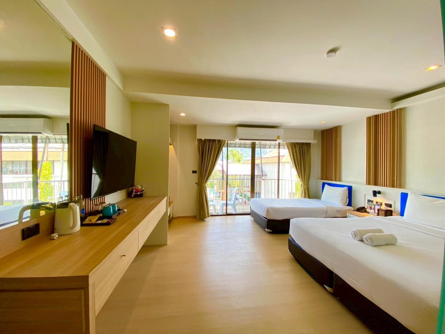 Triple Deluxe with Balcony - Photo 13