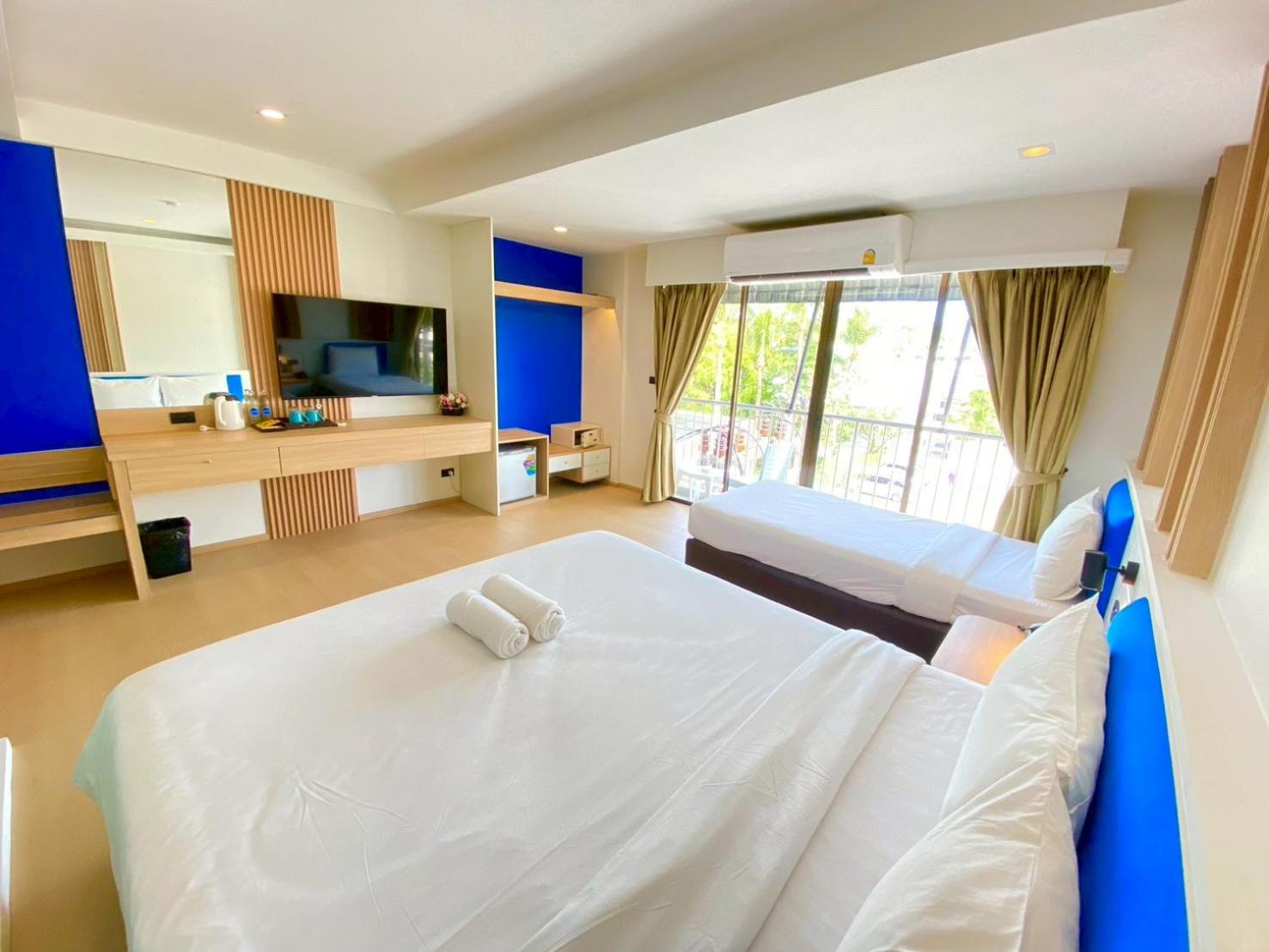 Triple Deluxe with Balcony - Photo 14