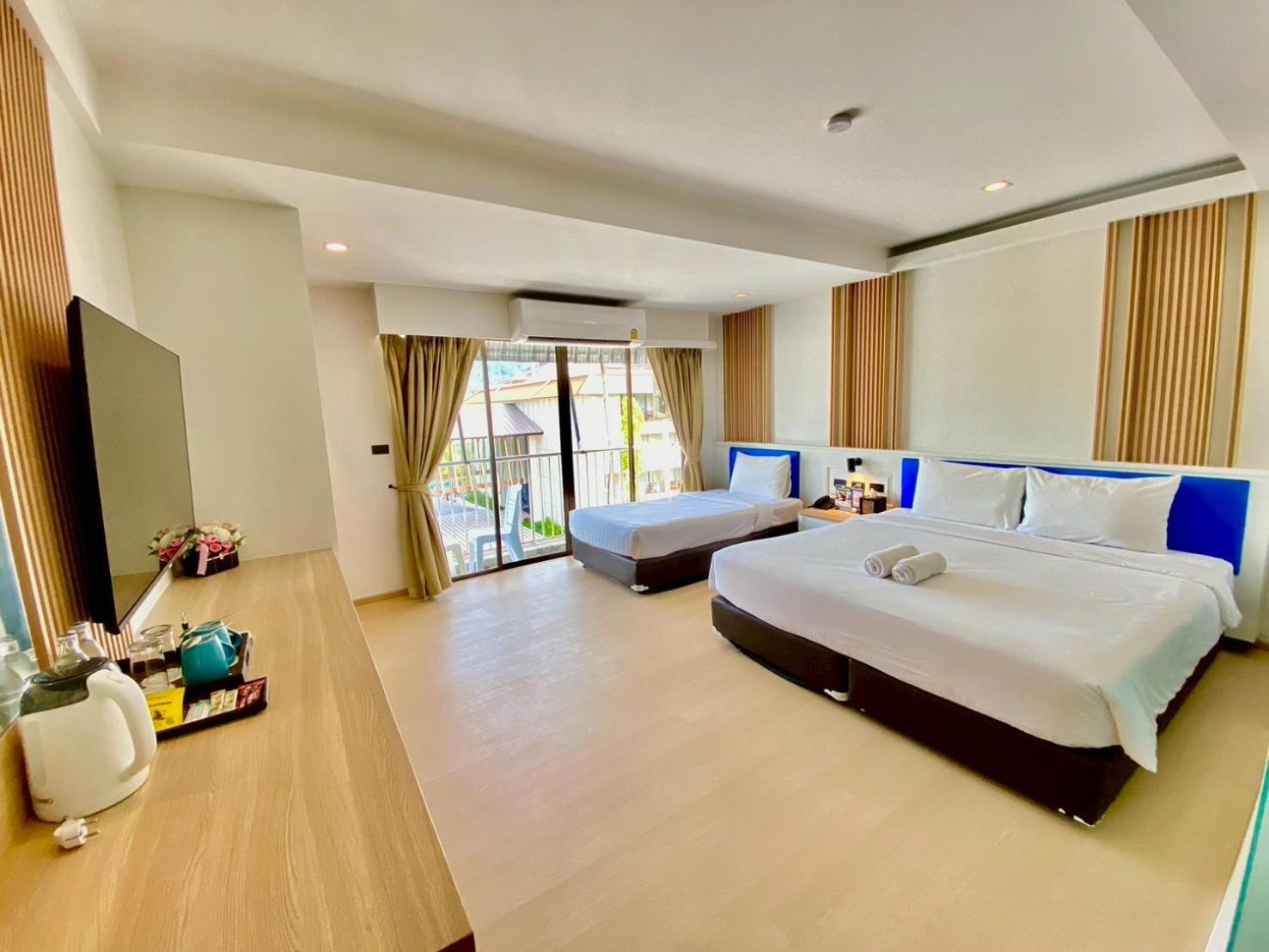 Triple Deluxe with Balcony - Photo 16