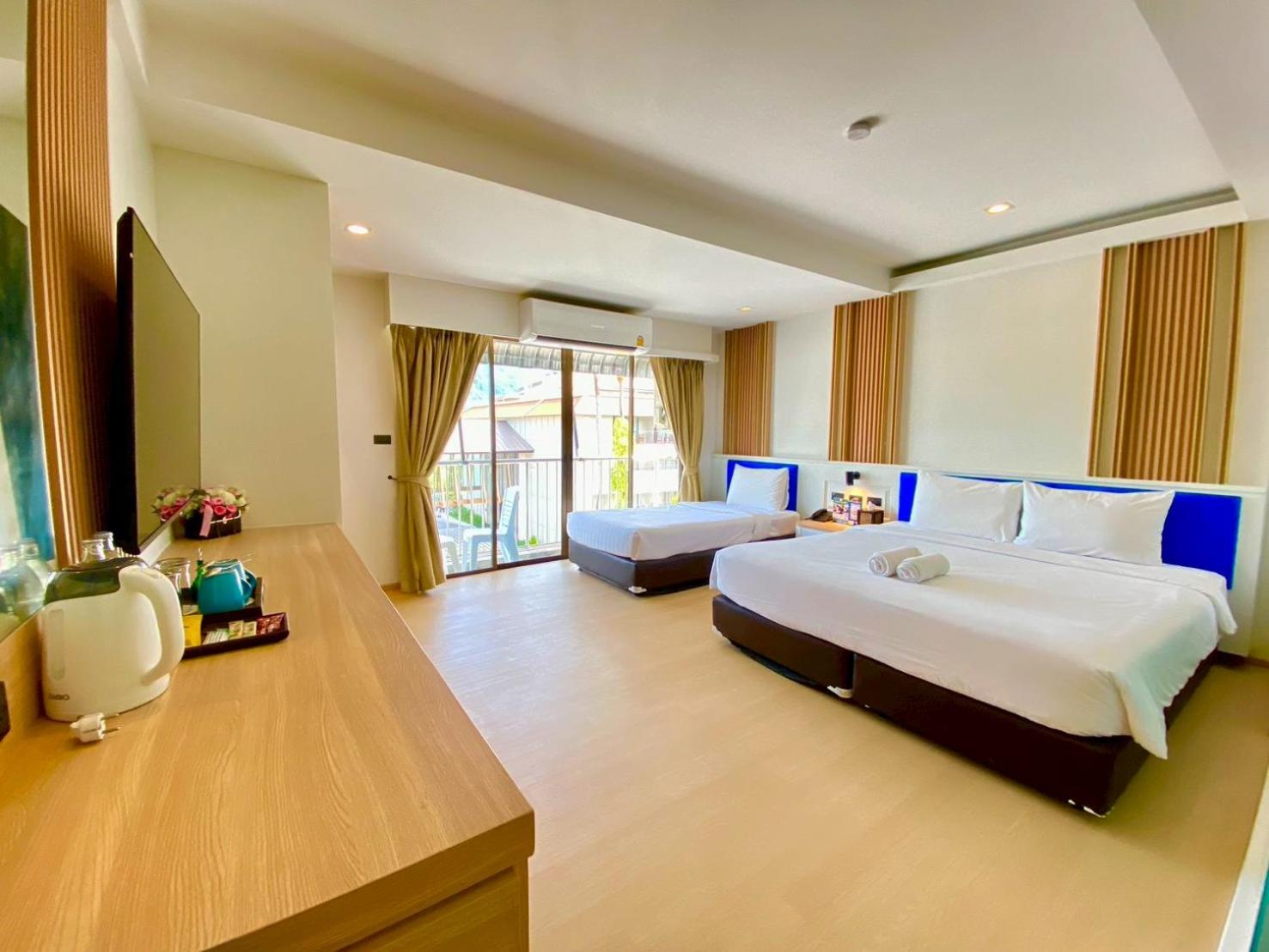 Triple Deluxe with Balcony - Photo 17