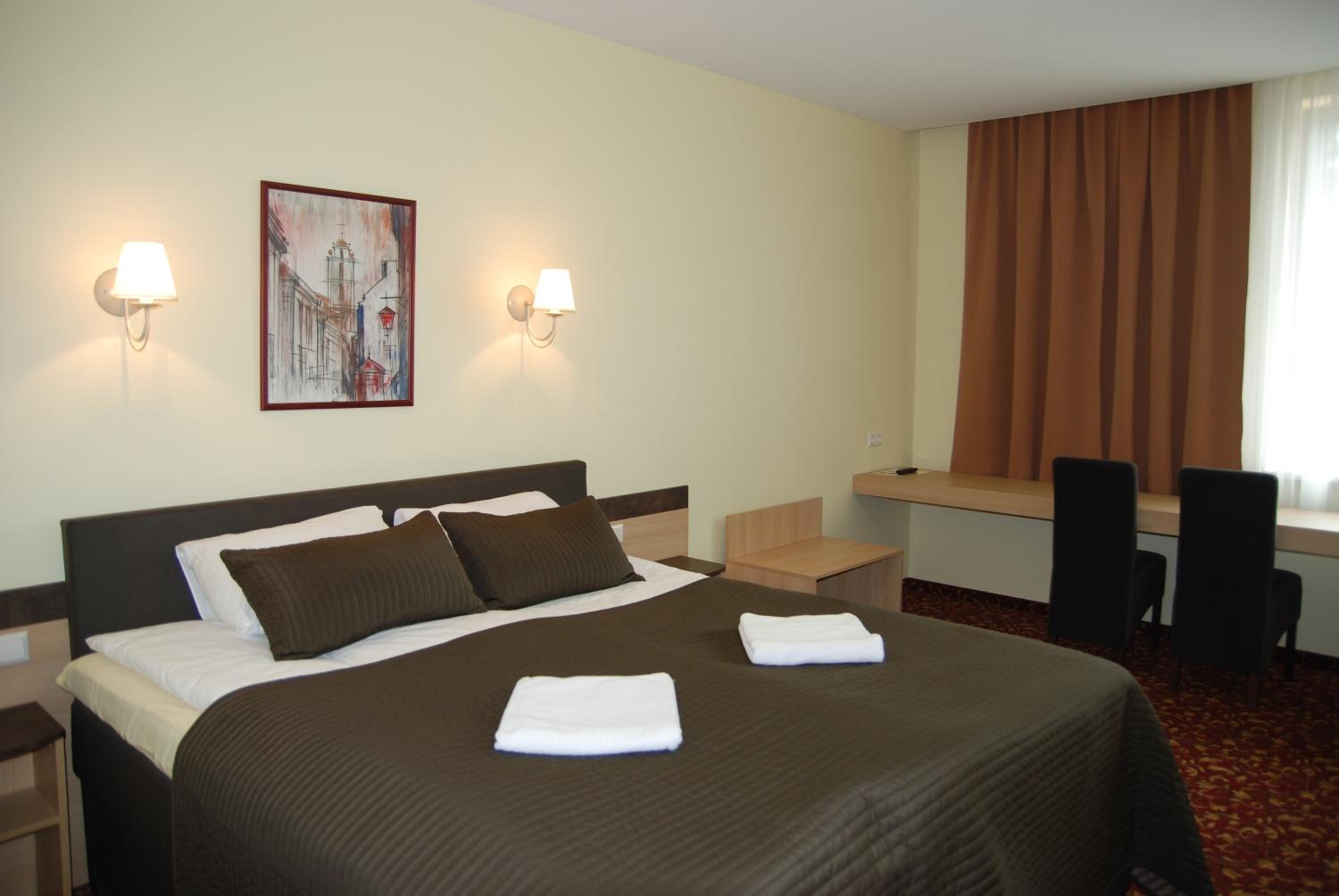 Standard Double or Twin Room - Photo 4