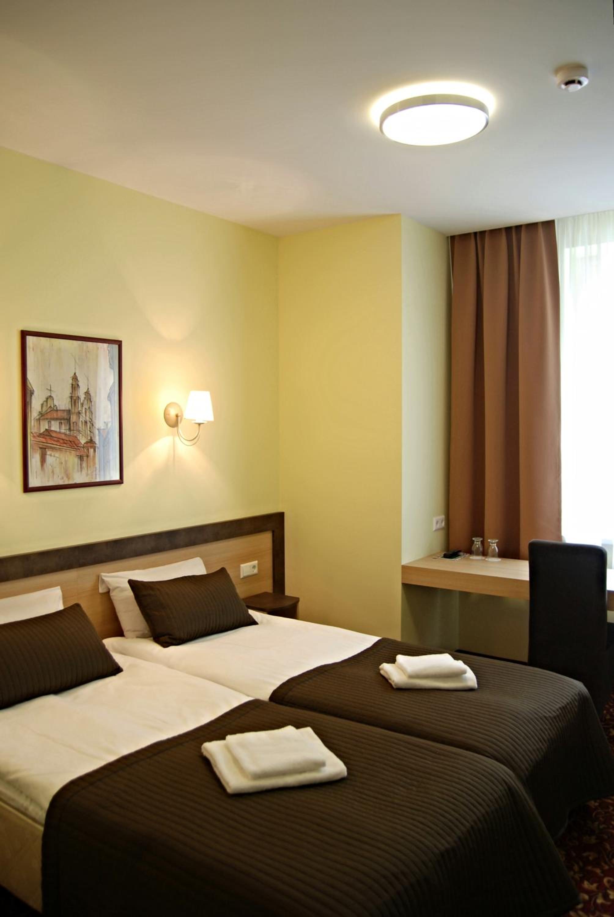 Standard Double or Twin Room - Photo 3