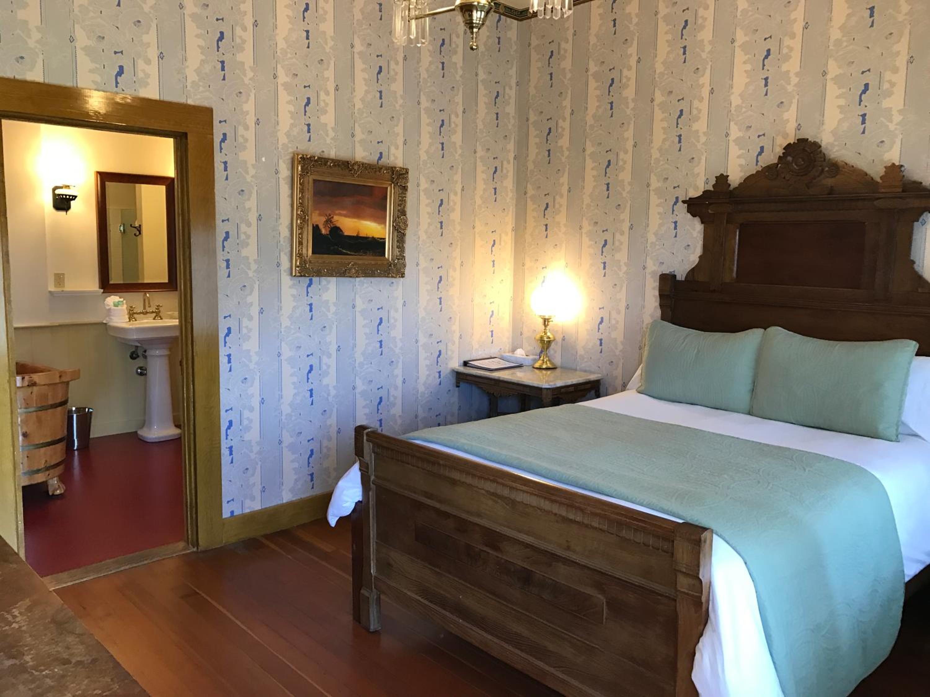 Queen Suite