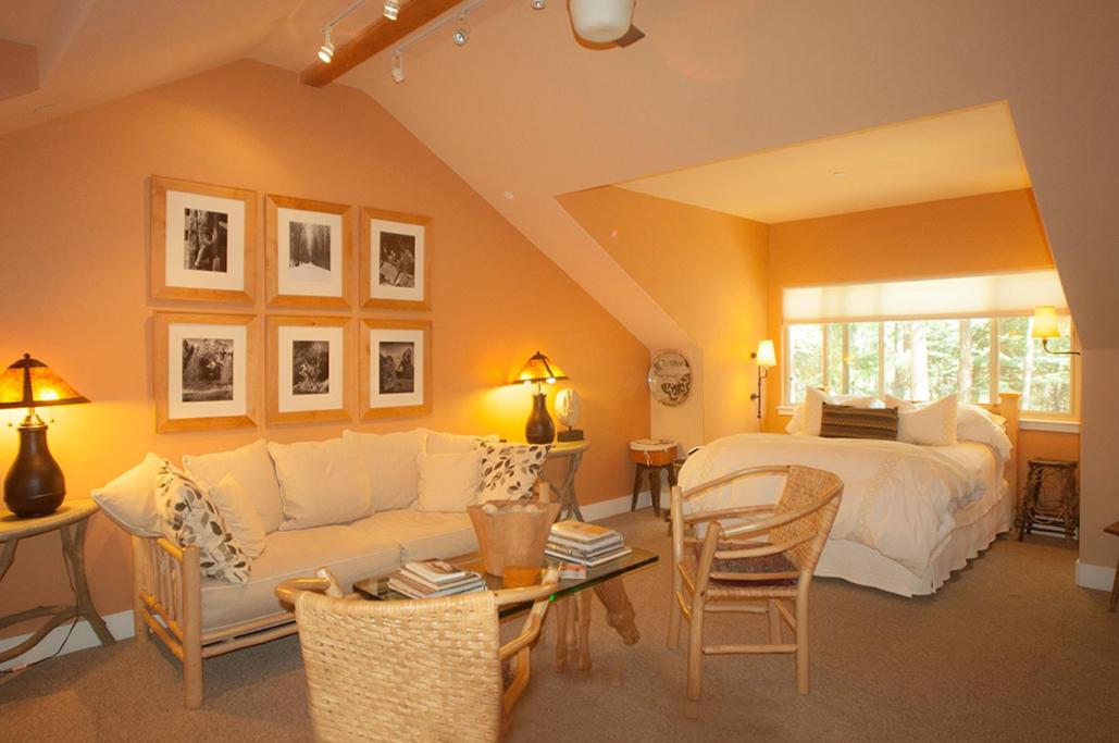 Queen Suite with Two Queen Beds photo 1