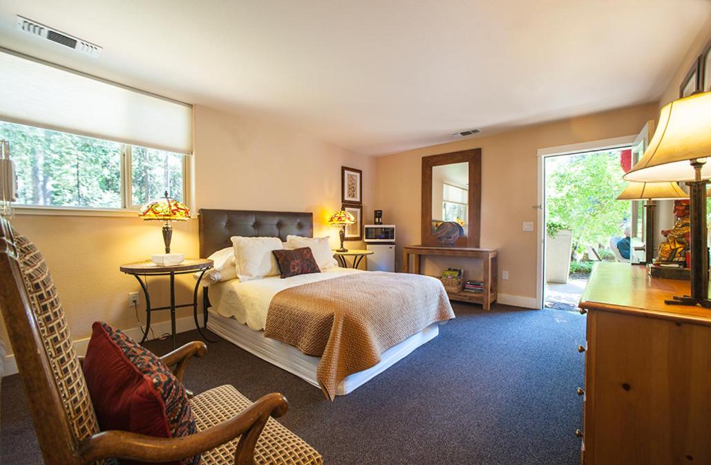 Queen Room - Pet Friendly photo 2
