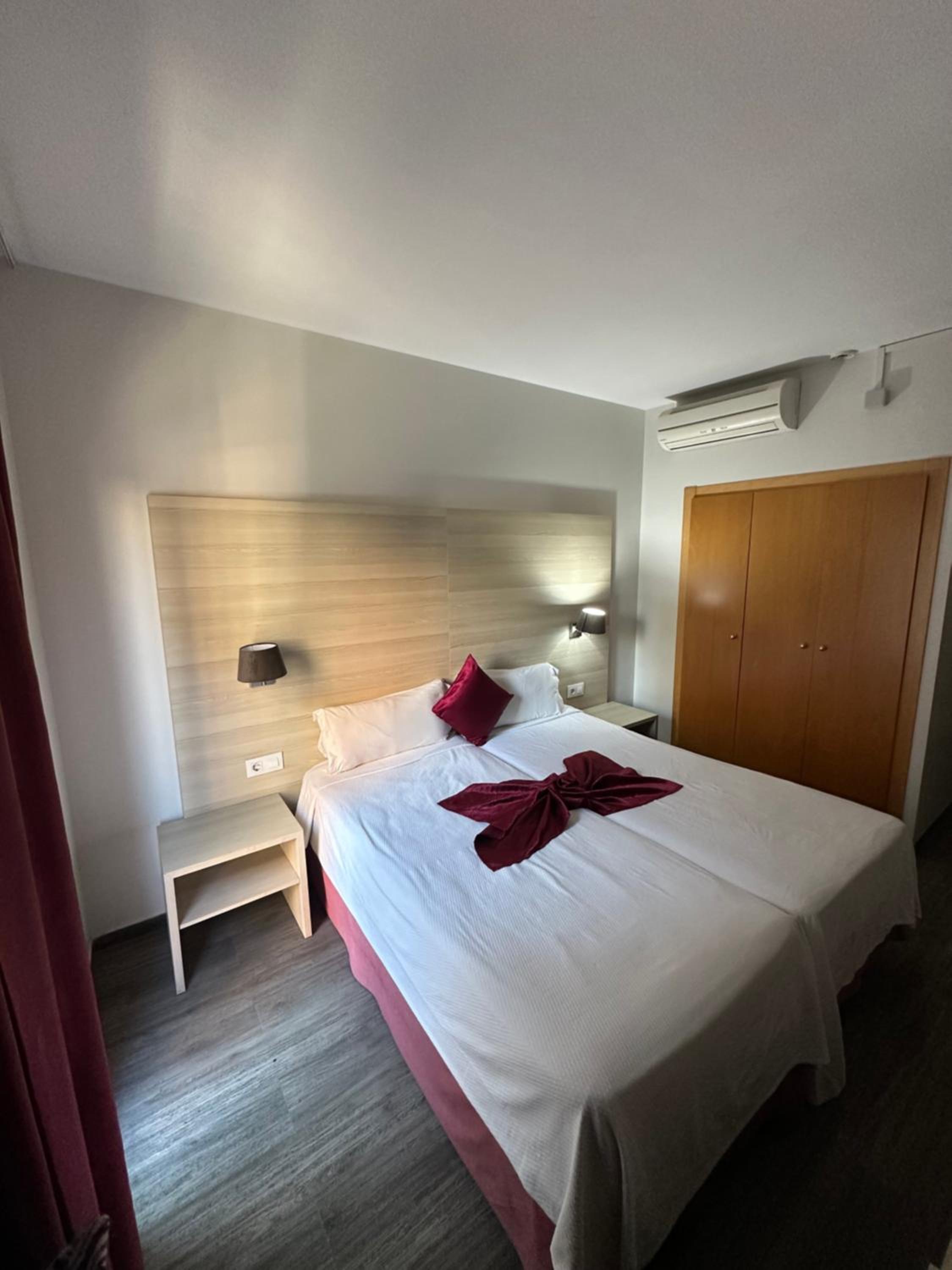 Twin Room with Balcony photo 2