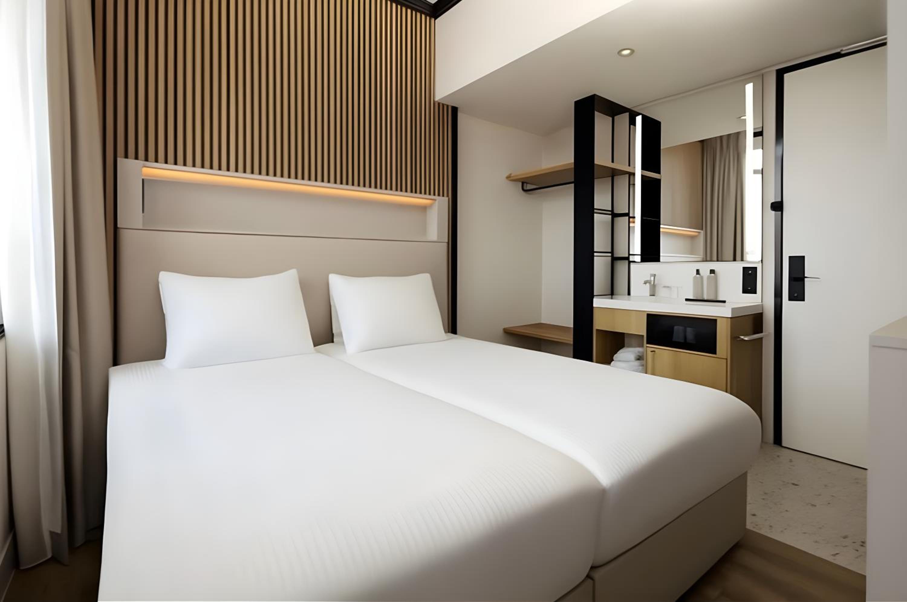 Compact Twin Room - Photo 1