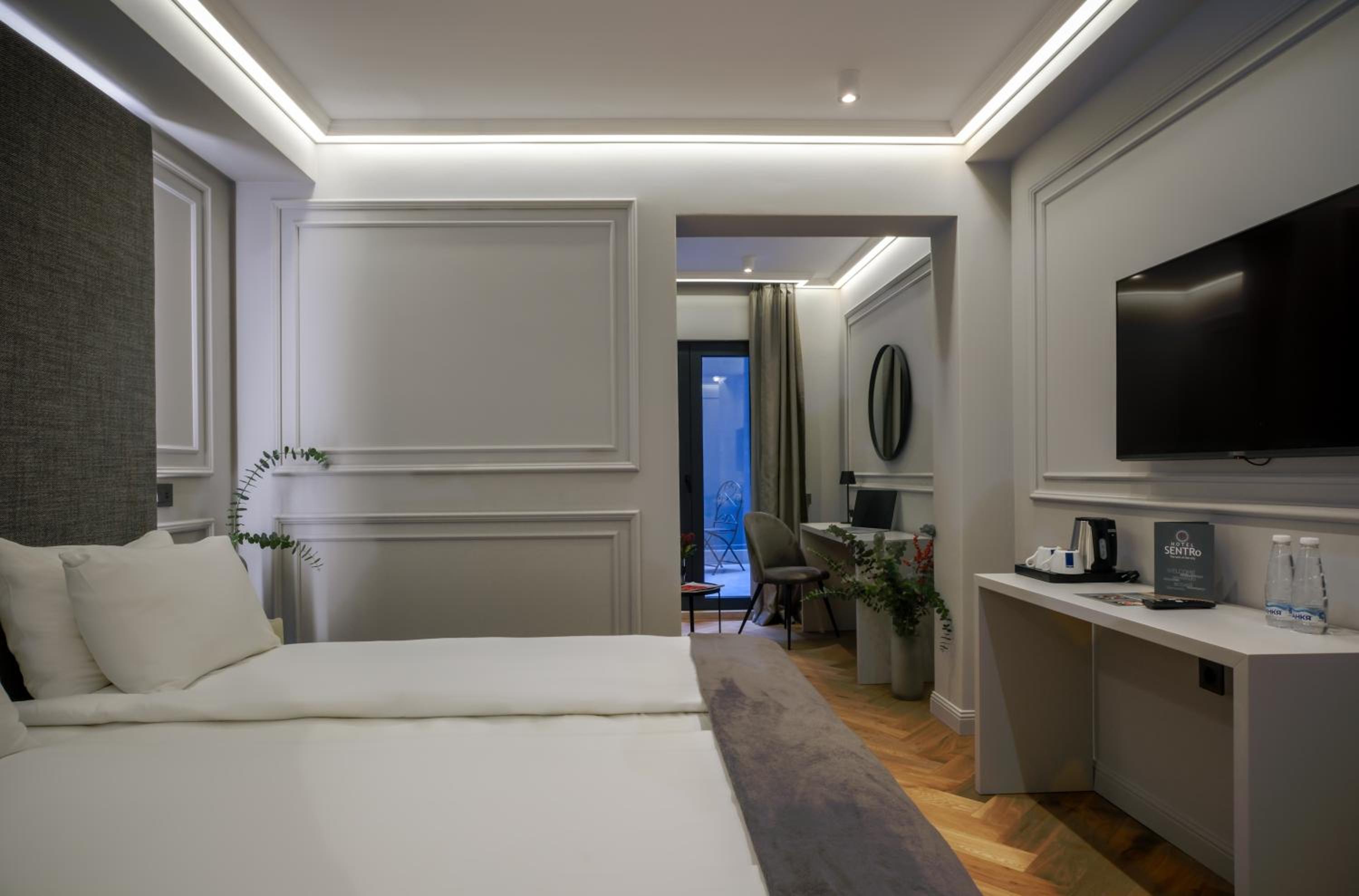 Deluxe Suite with English Yard (-1 level) photo 2