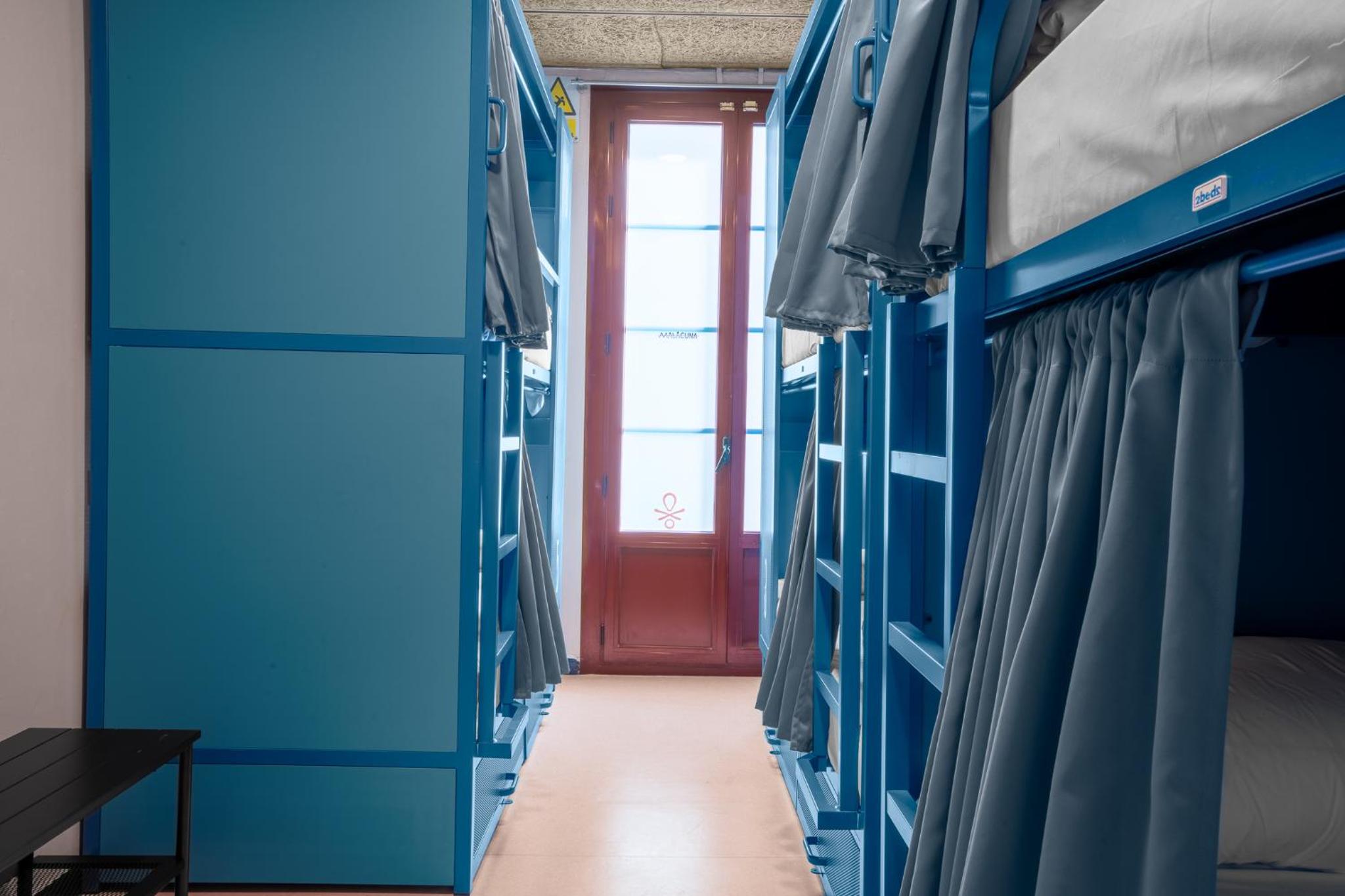 Bed in 6-Bed Female Dormitory Room with Private Bathroom photo 1
