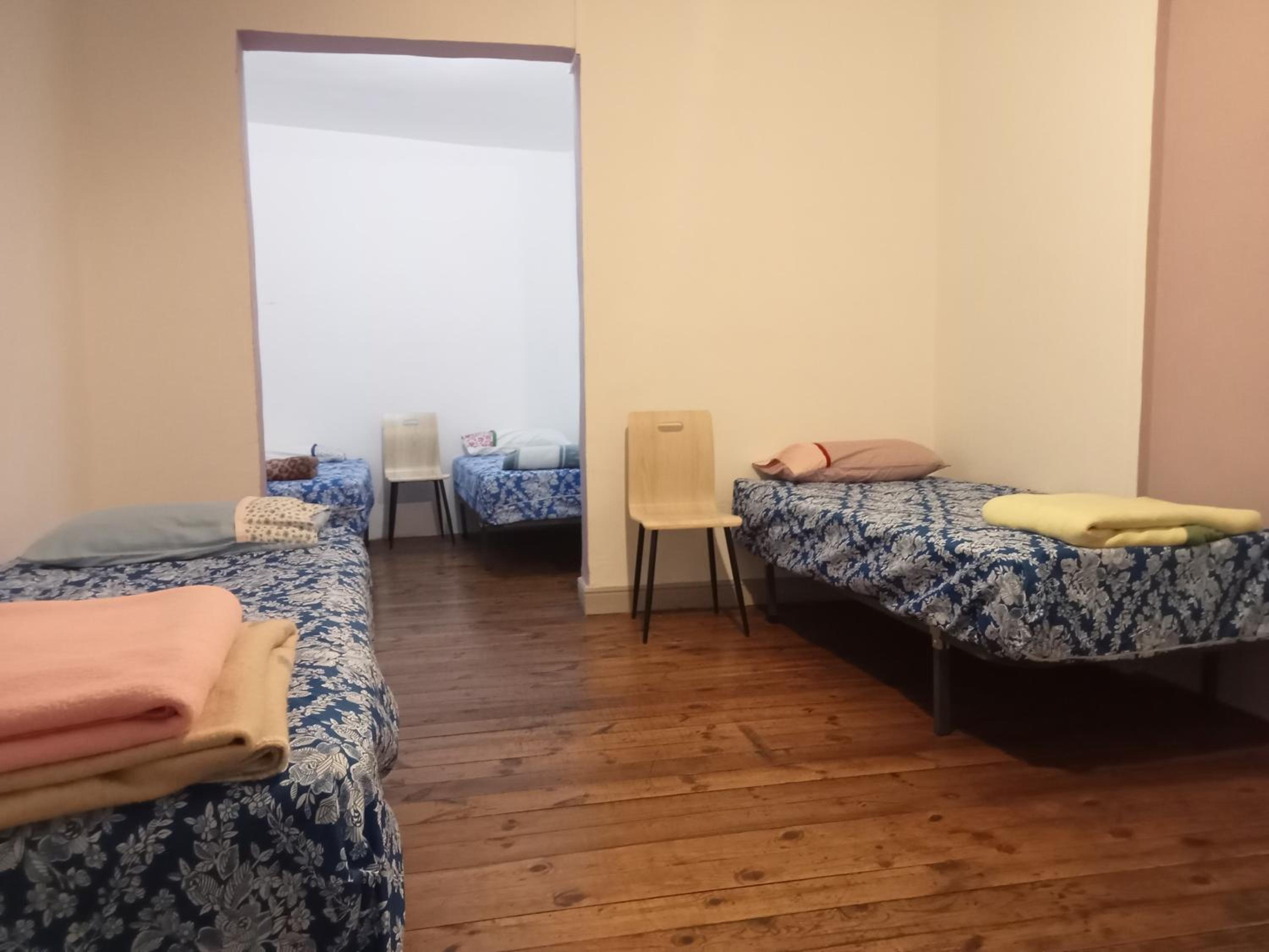 6-Bed Mixed Dormitory Room photo 2