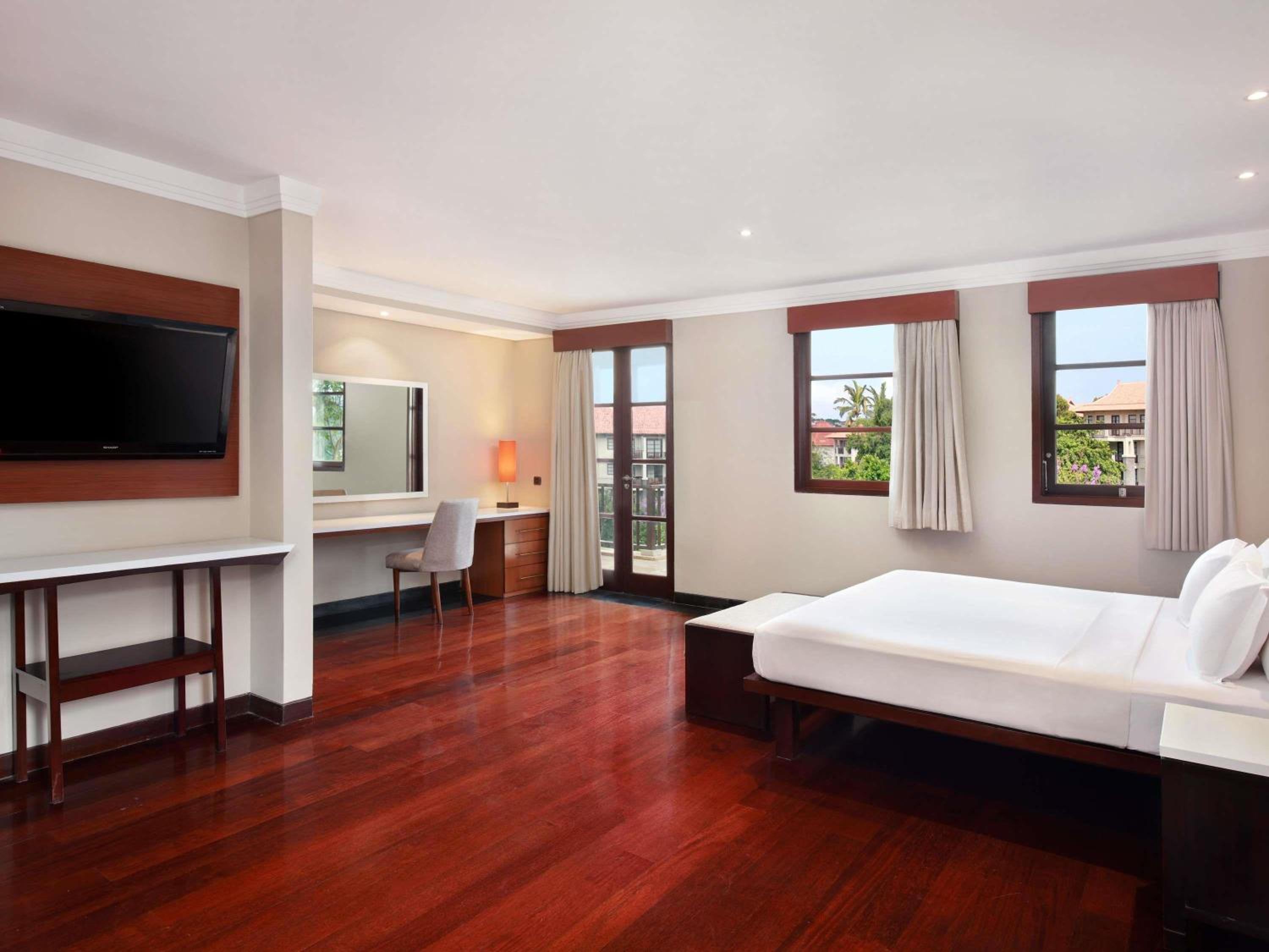 Four-Bedroom Apartment with Balcony