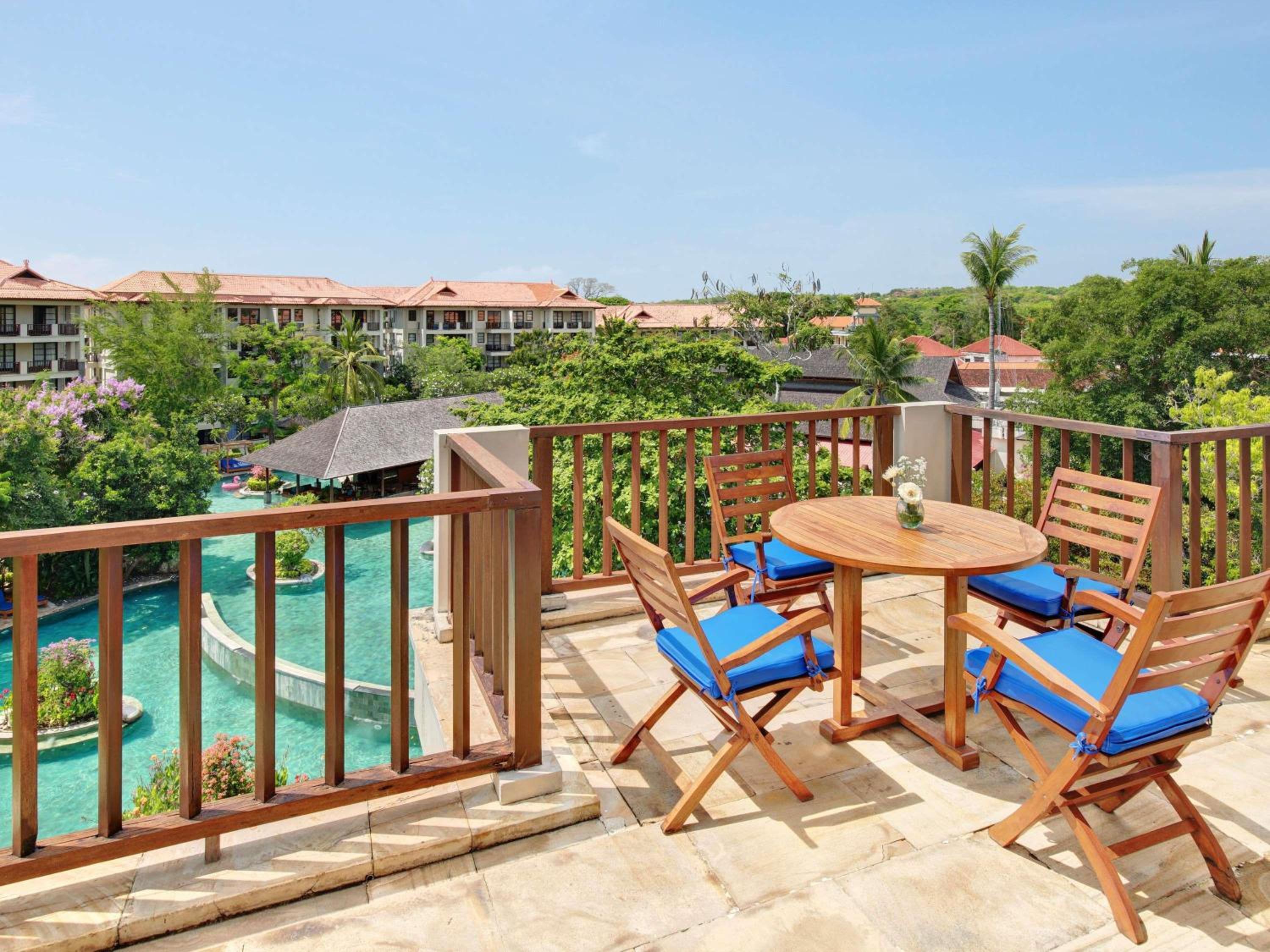 Four-Bedroom Apartment with Balcony  photo 2