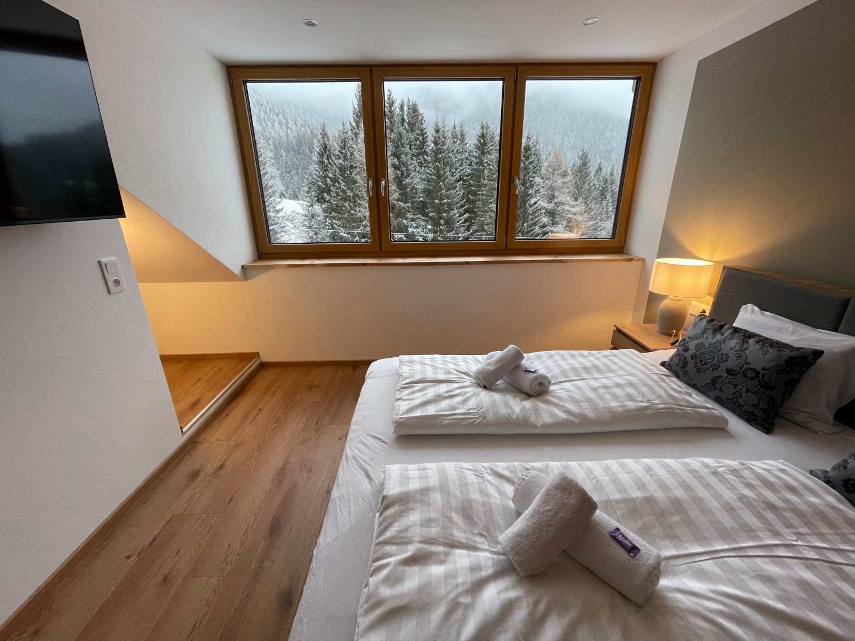 Two-Bedroom Apartment with View photo 3