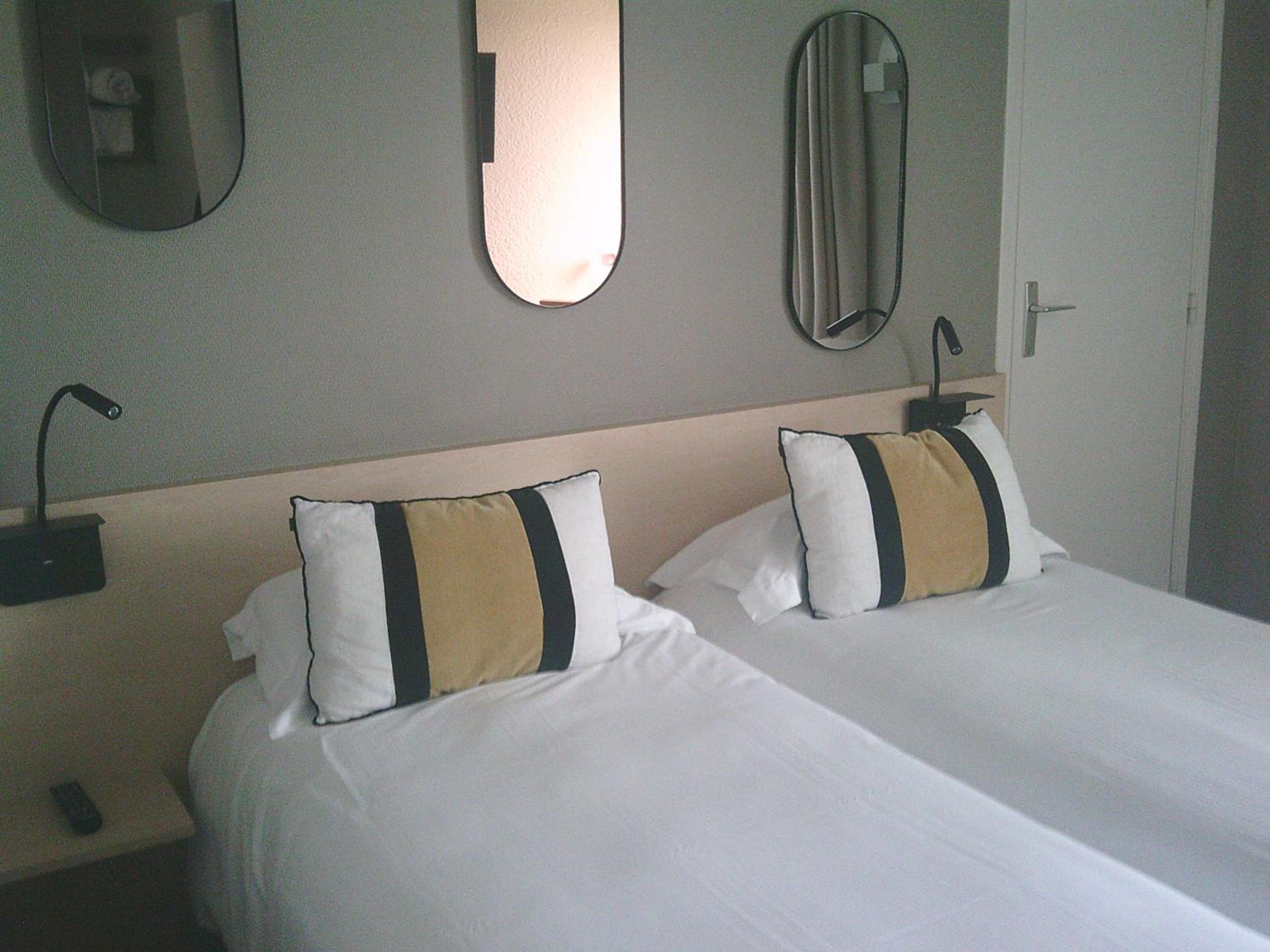 Twin - Photo 1