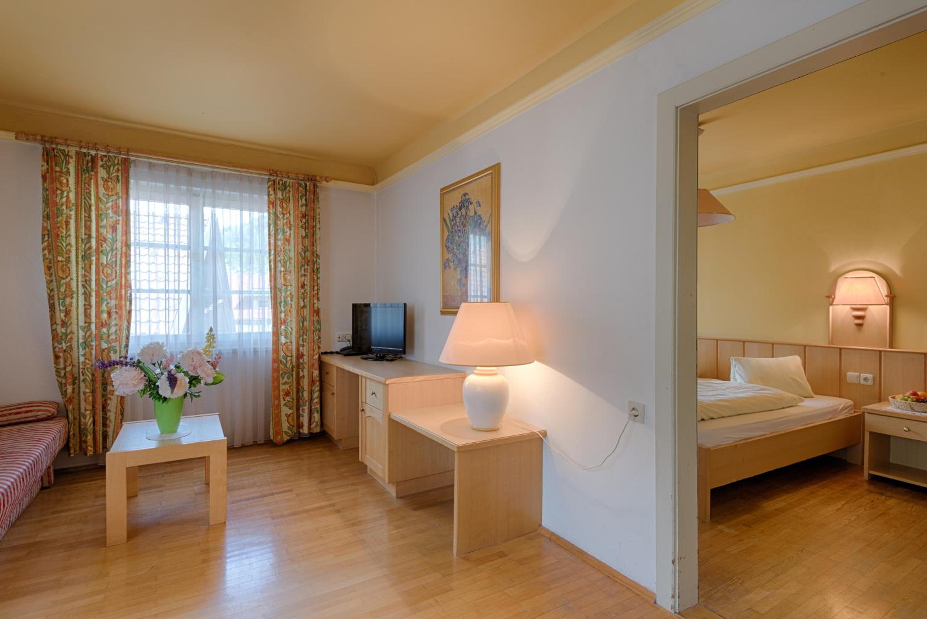 Family Room (2 Adults + 2 Children) - Photo 4
