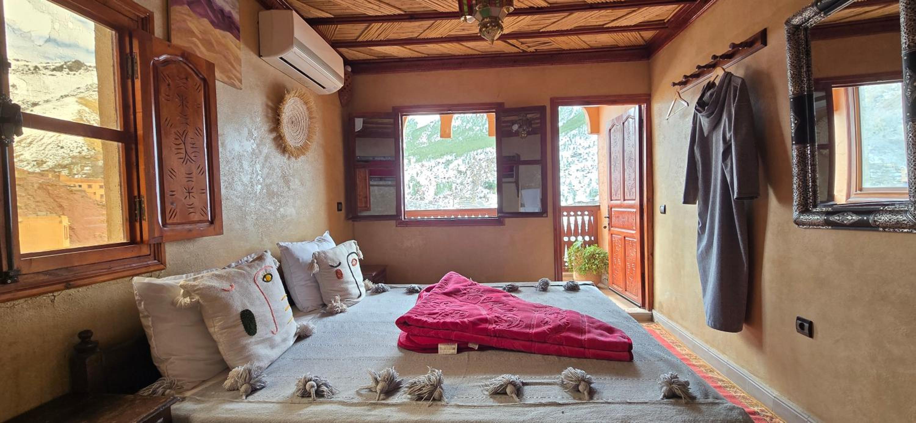 Double or Twin Room with Mountain View photo 1