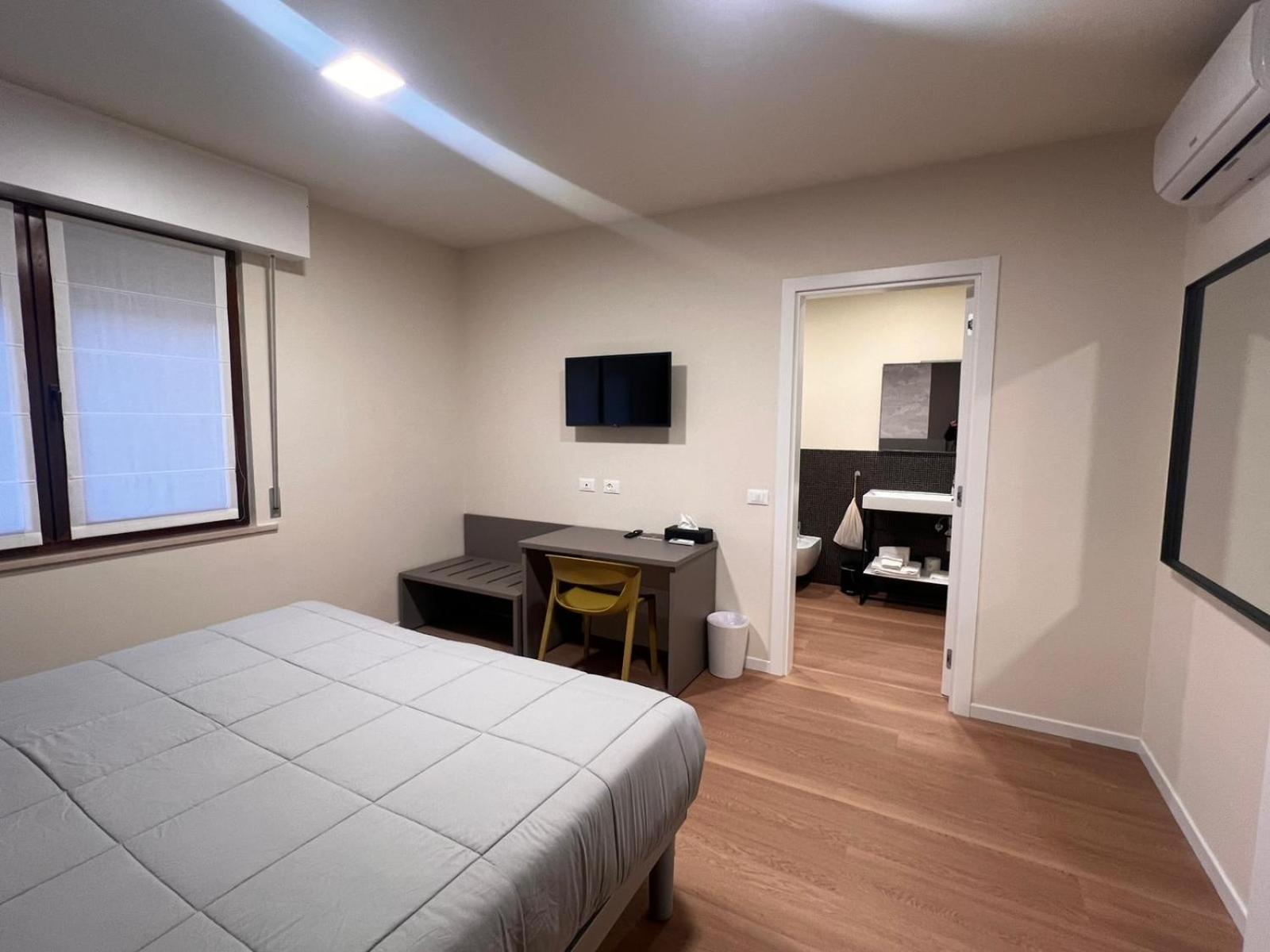 Large Double or Twin Room photo 3