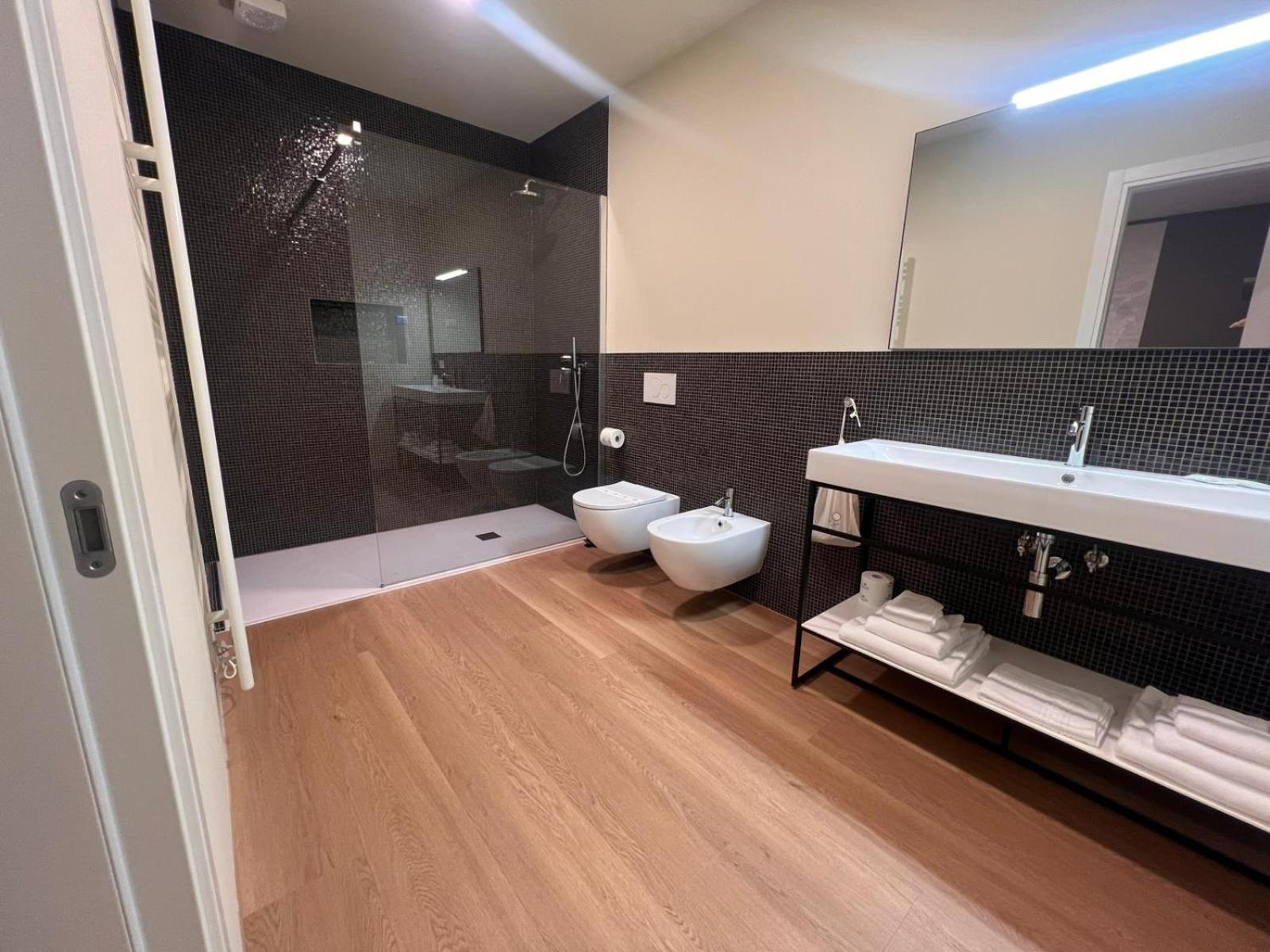 Large Double or Twin Room photo 1