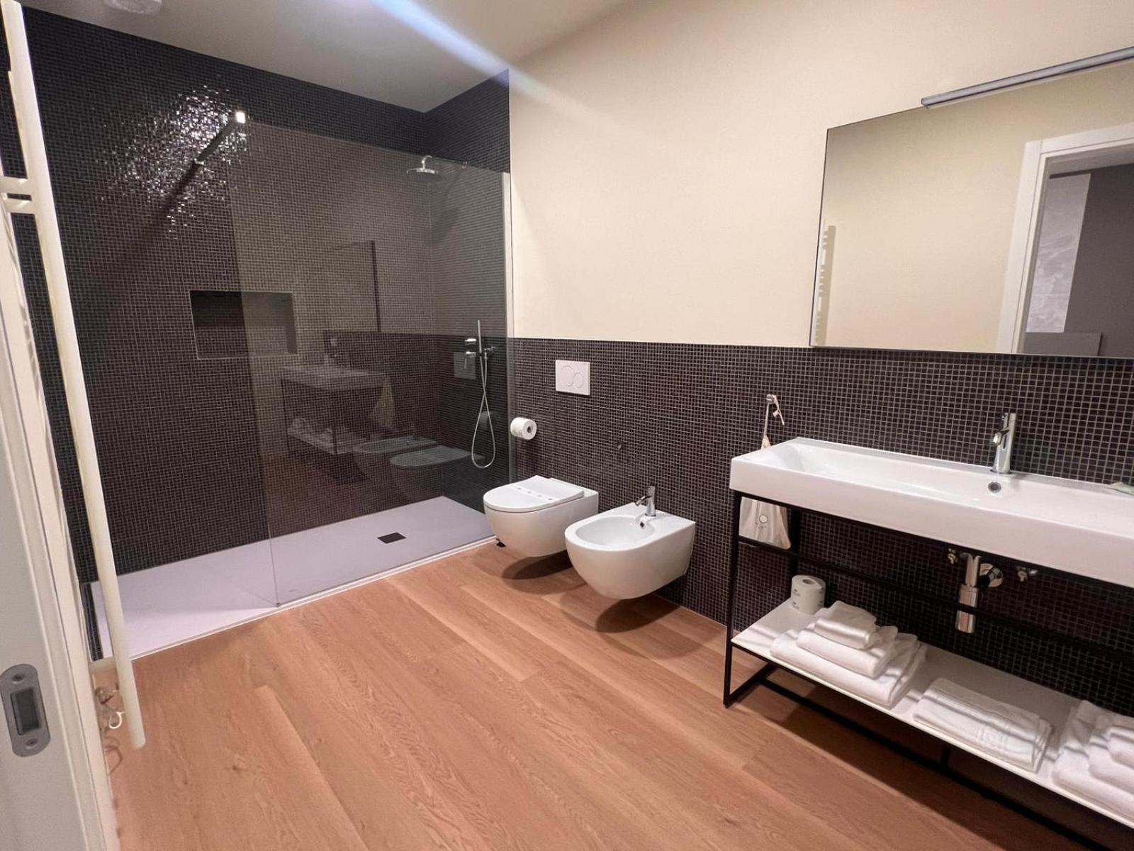 Large Double or Twin Room photo 2