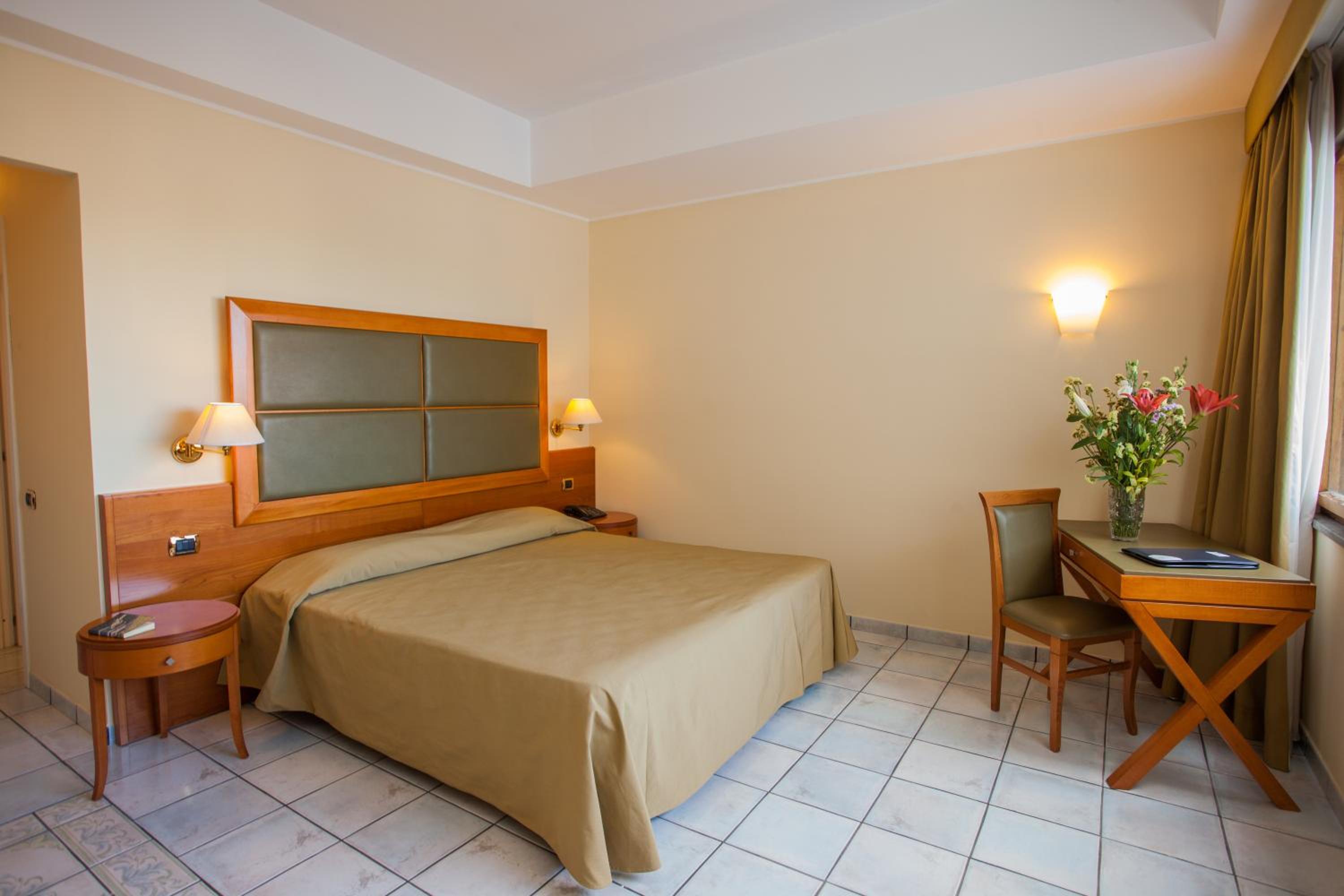 Comfort Twin Room with Partial Sea View