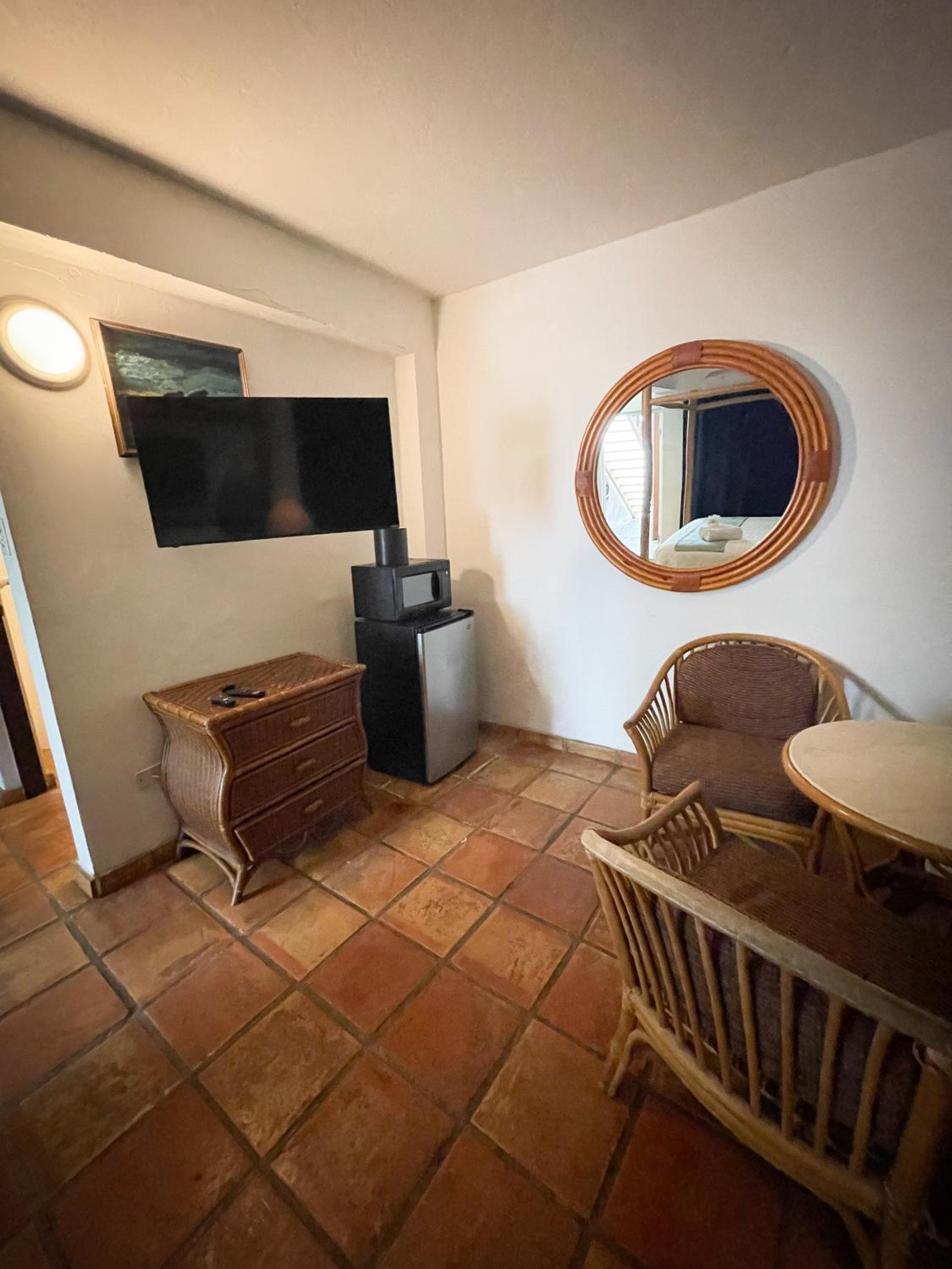 Accessible King Deluxe Room photo 2