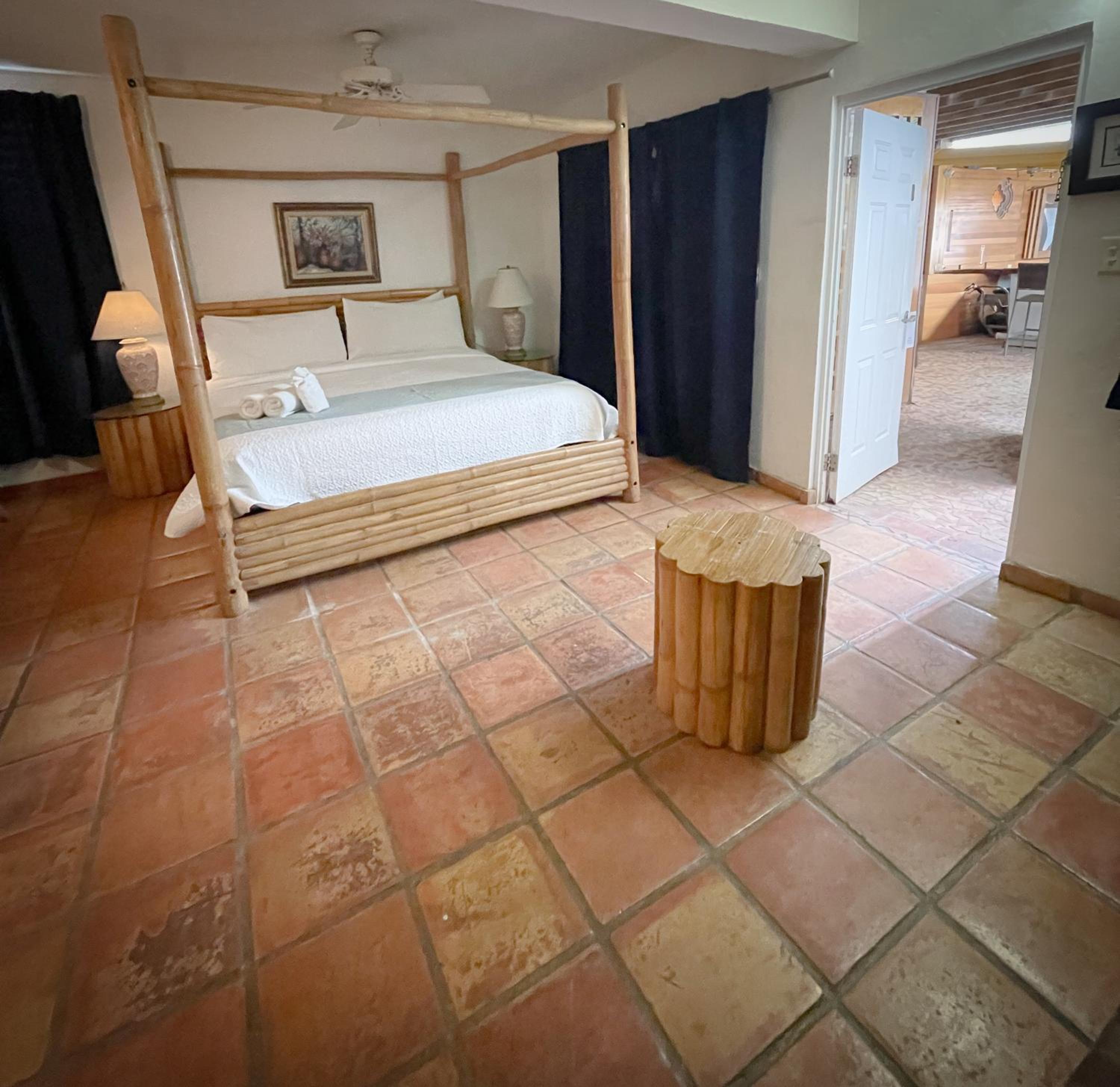 Accessible King Deluxe Room photo 3