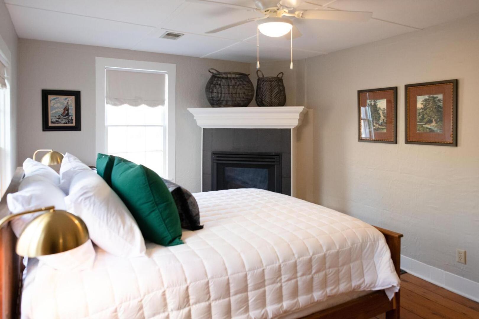 Queen Room photo 1