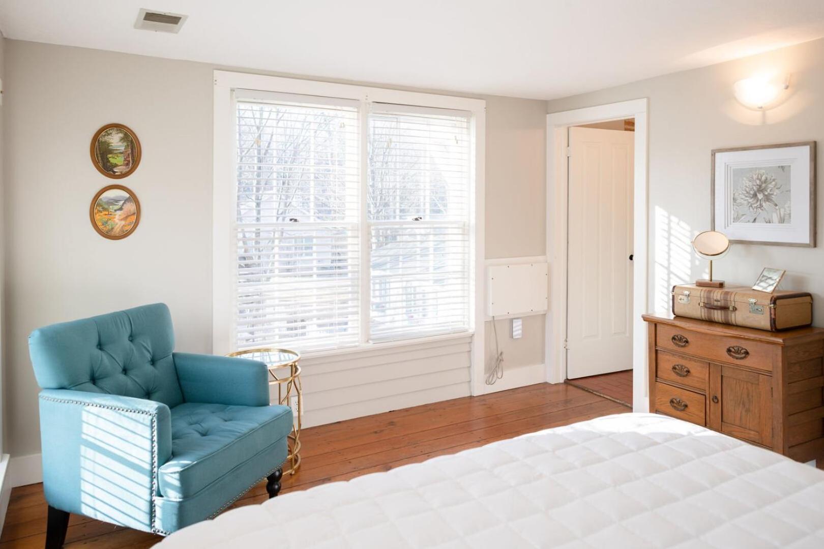 Queen Room photo 2