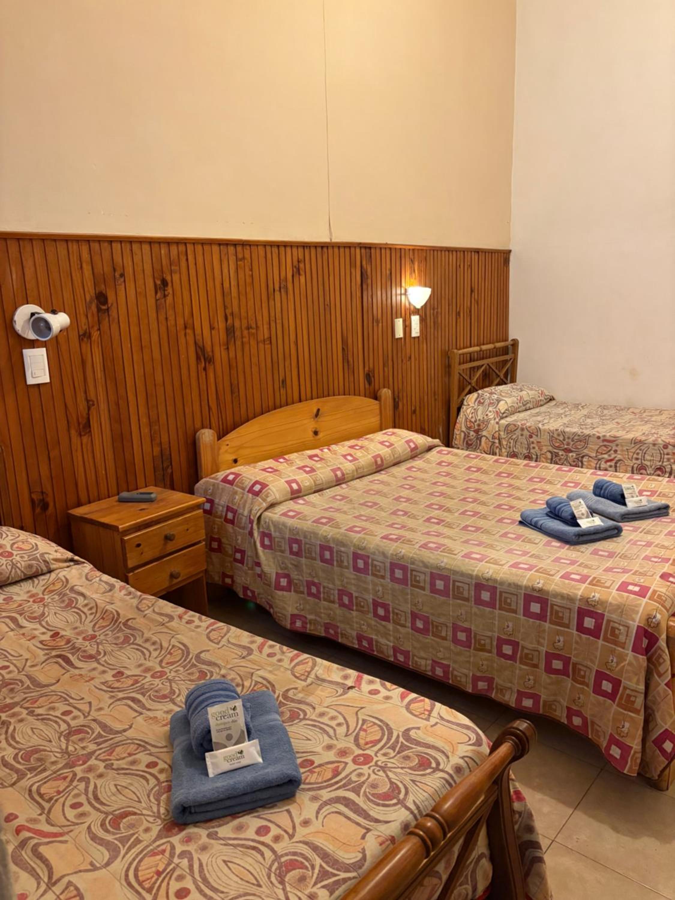 Quadruple Room with Private Bathroom photo 3