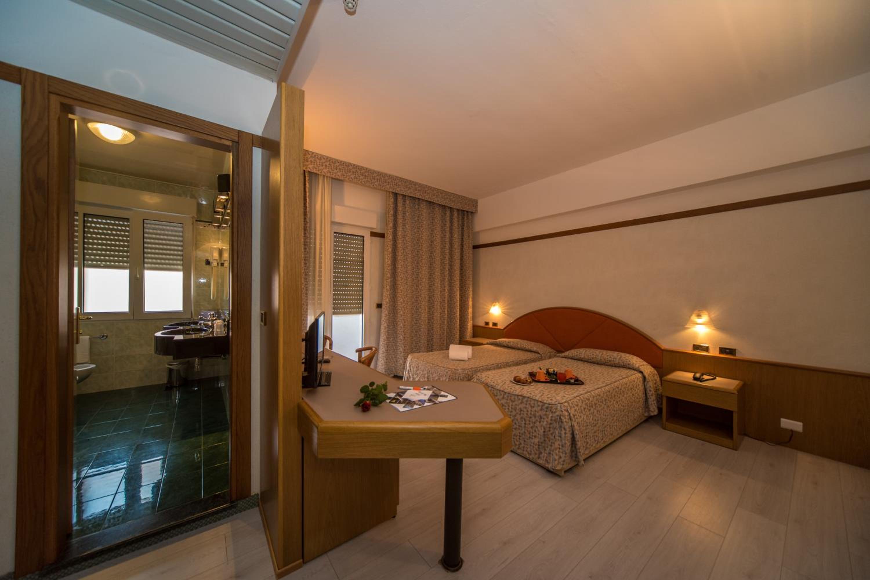 Standard Twin Room photo 3