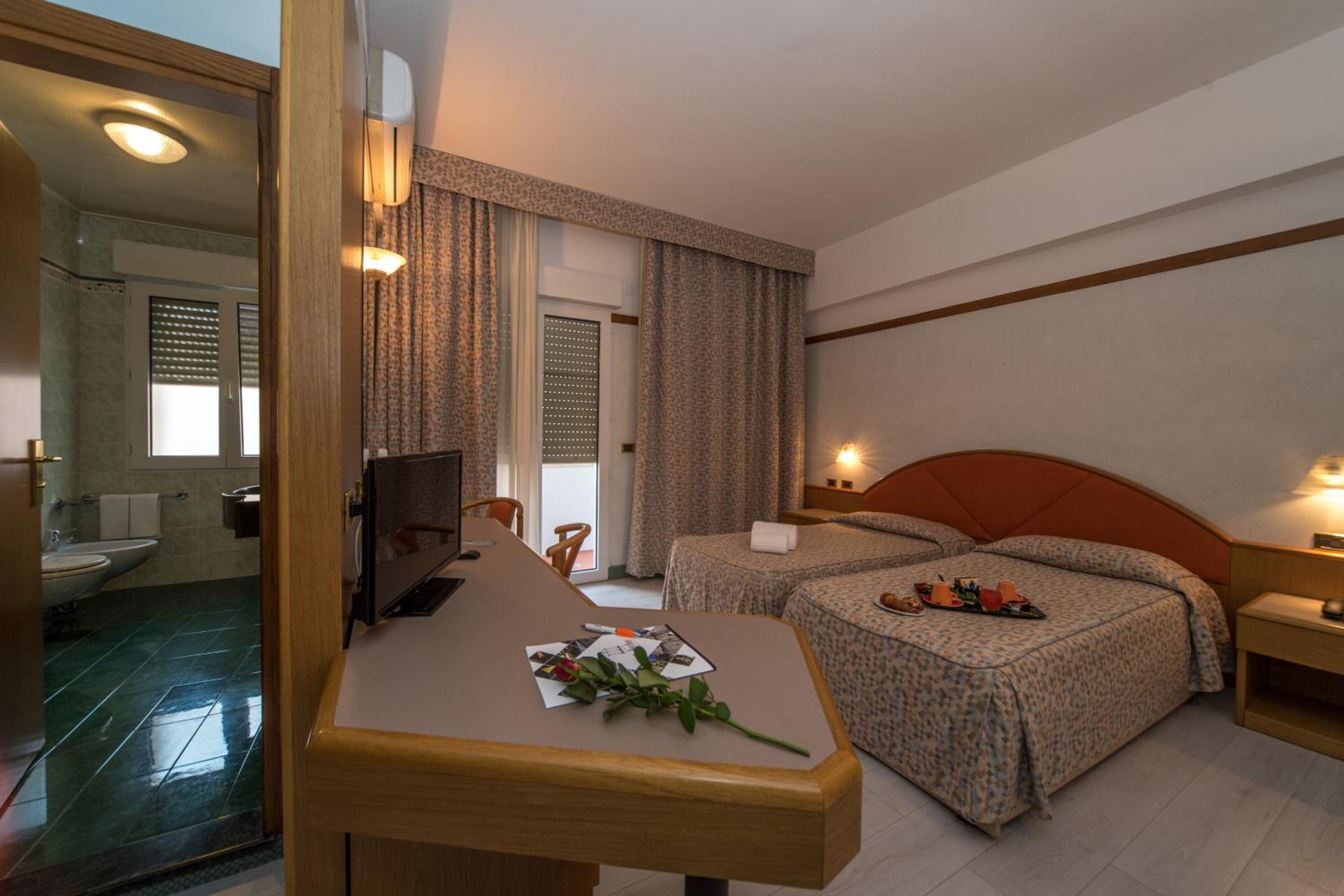Standard Twin Room photo 1