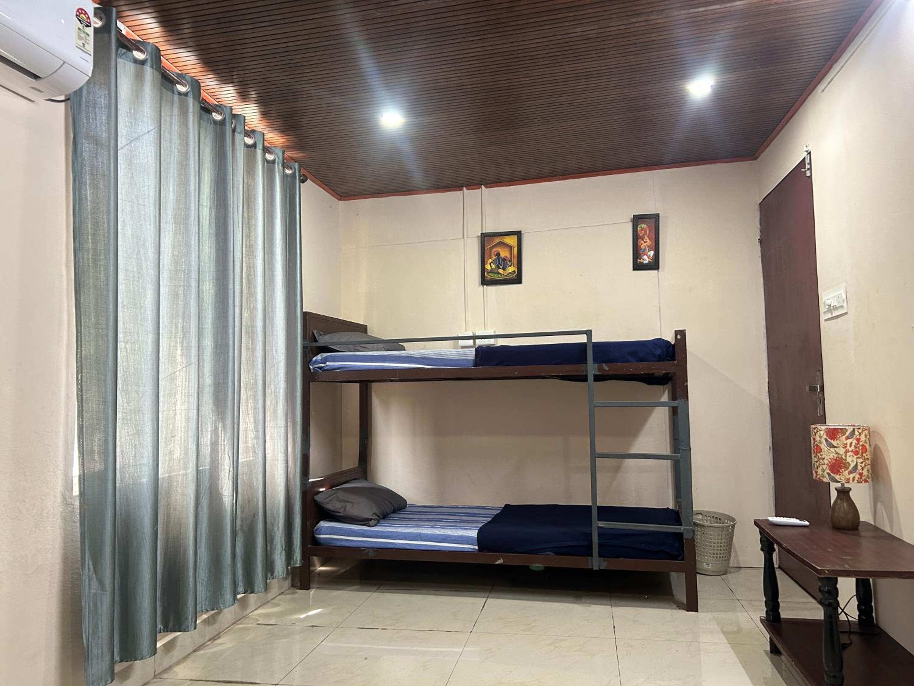 4-Bed Mixed Dormitory Room photo 2