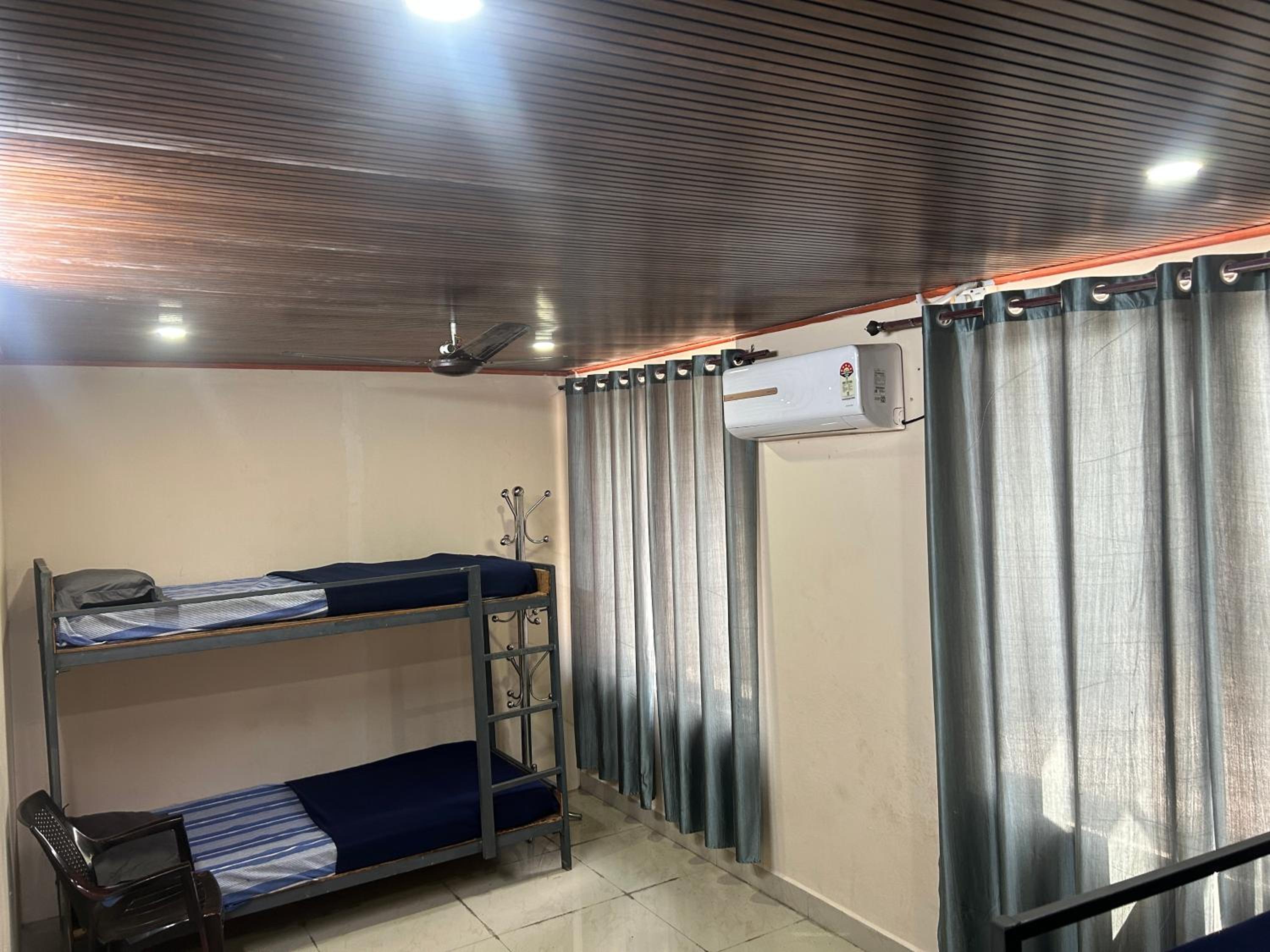 4-Bed Mixed Dormitory Room photo 1