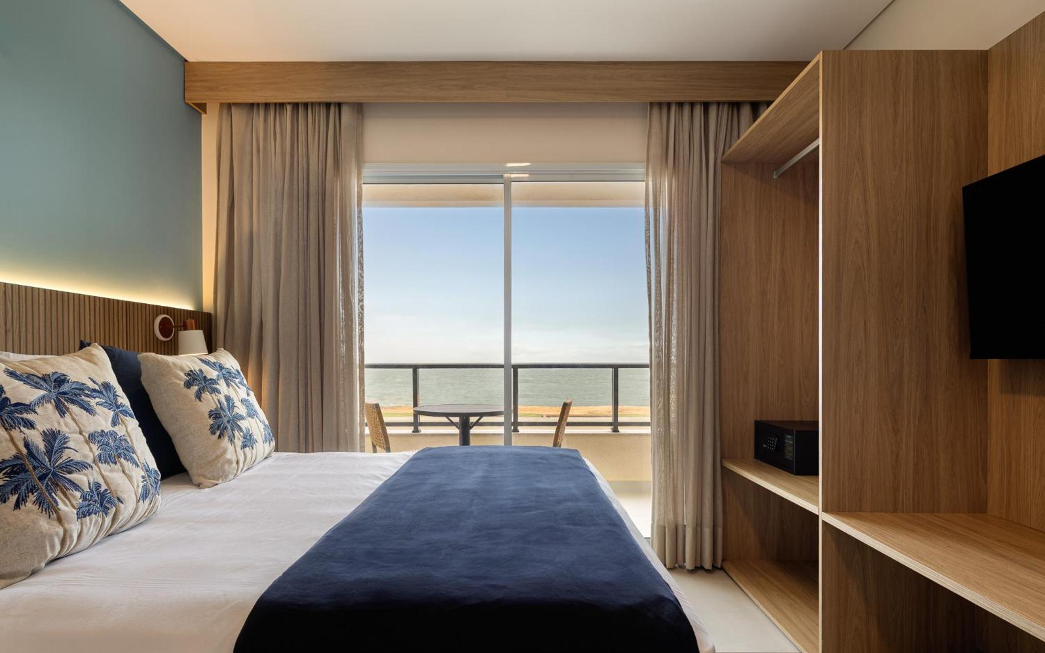 Queen Room with Sofa Bed and Ocean View - Mobility Accessible/Non-Smoking