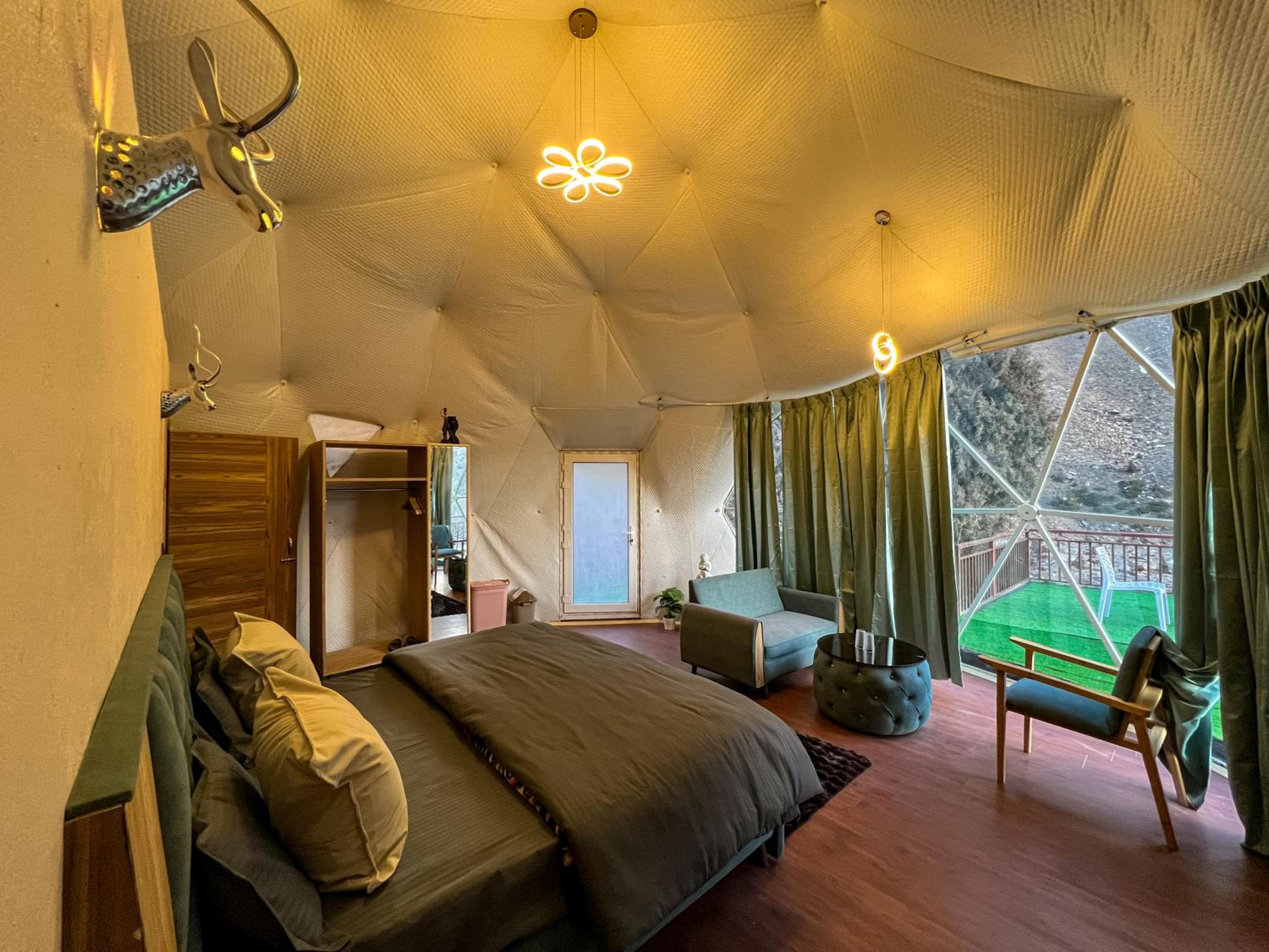 King Suite with Balcony photo 1