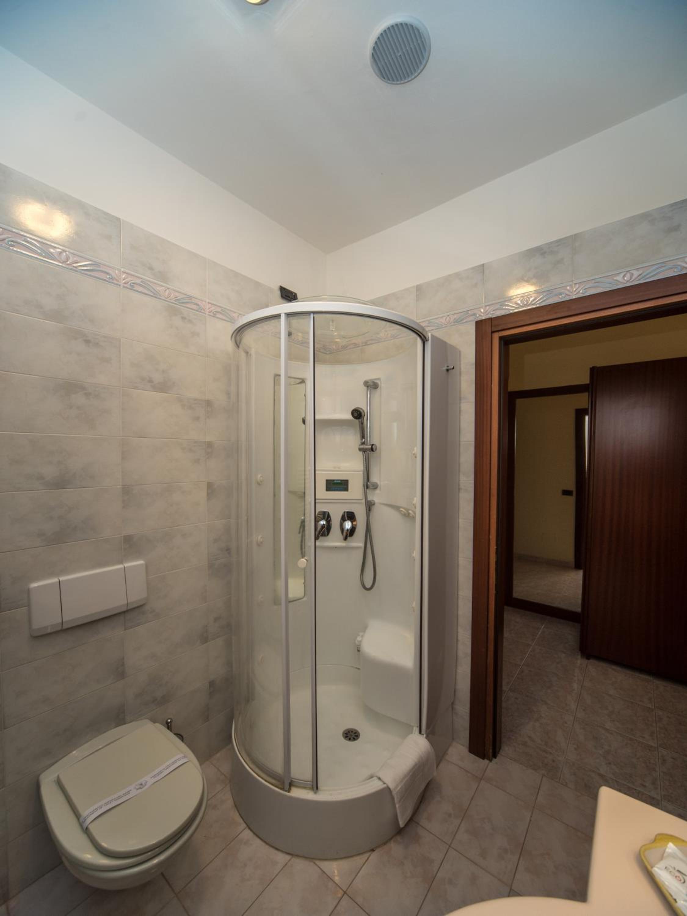 Deluxe Twin Room photo 3