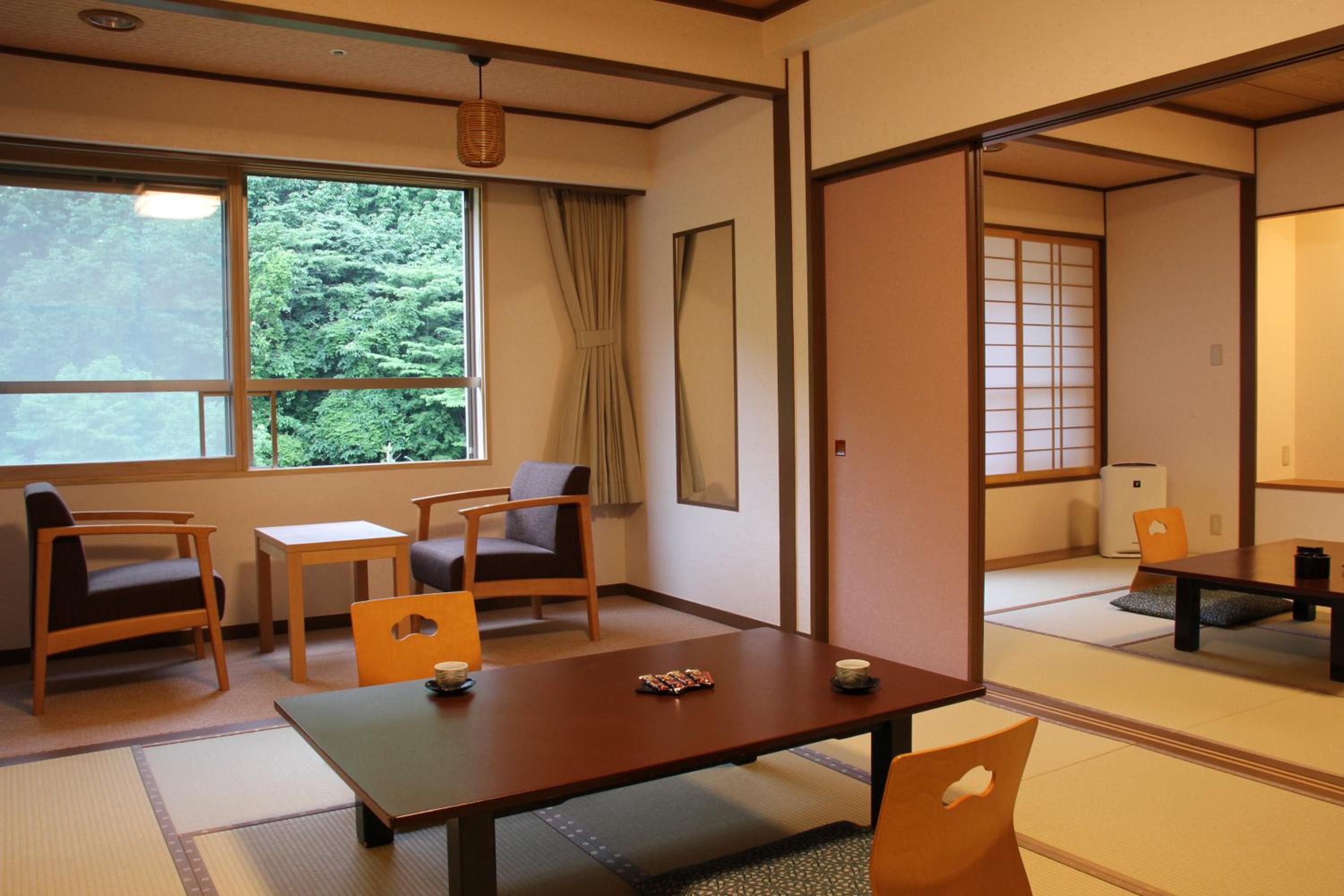 Japanese-Style Family Room - Smoking photo 3