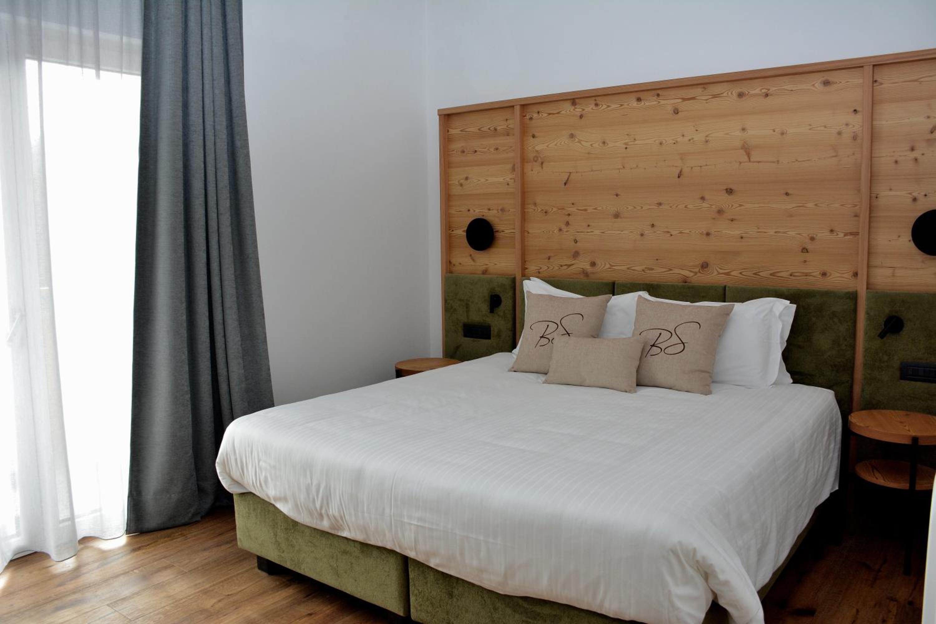Quadruple Room with Balcony photo 3