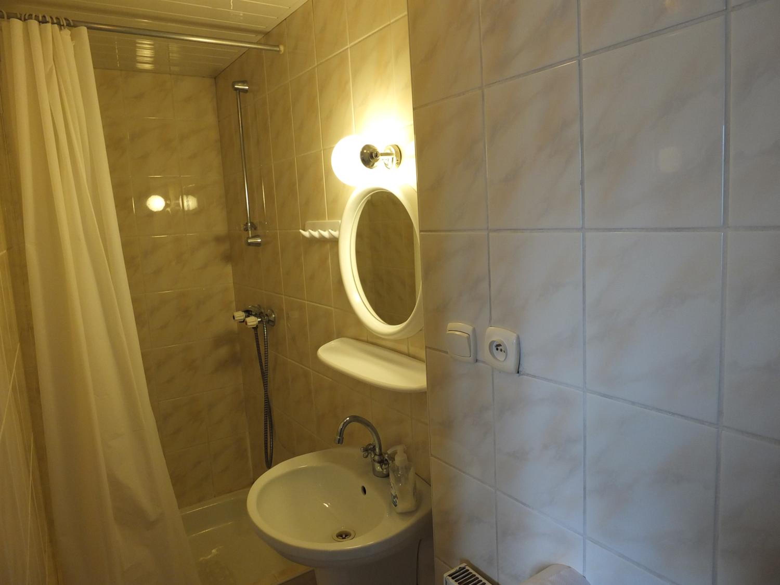 Triple Room - Photo 2
