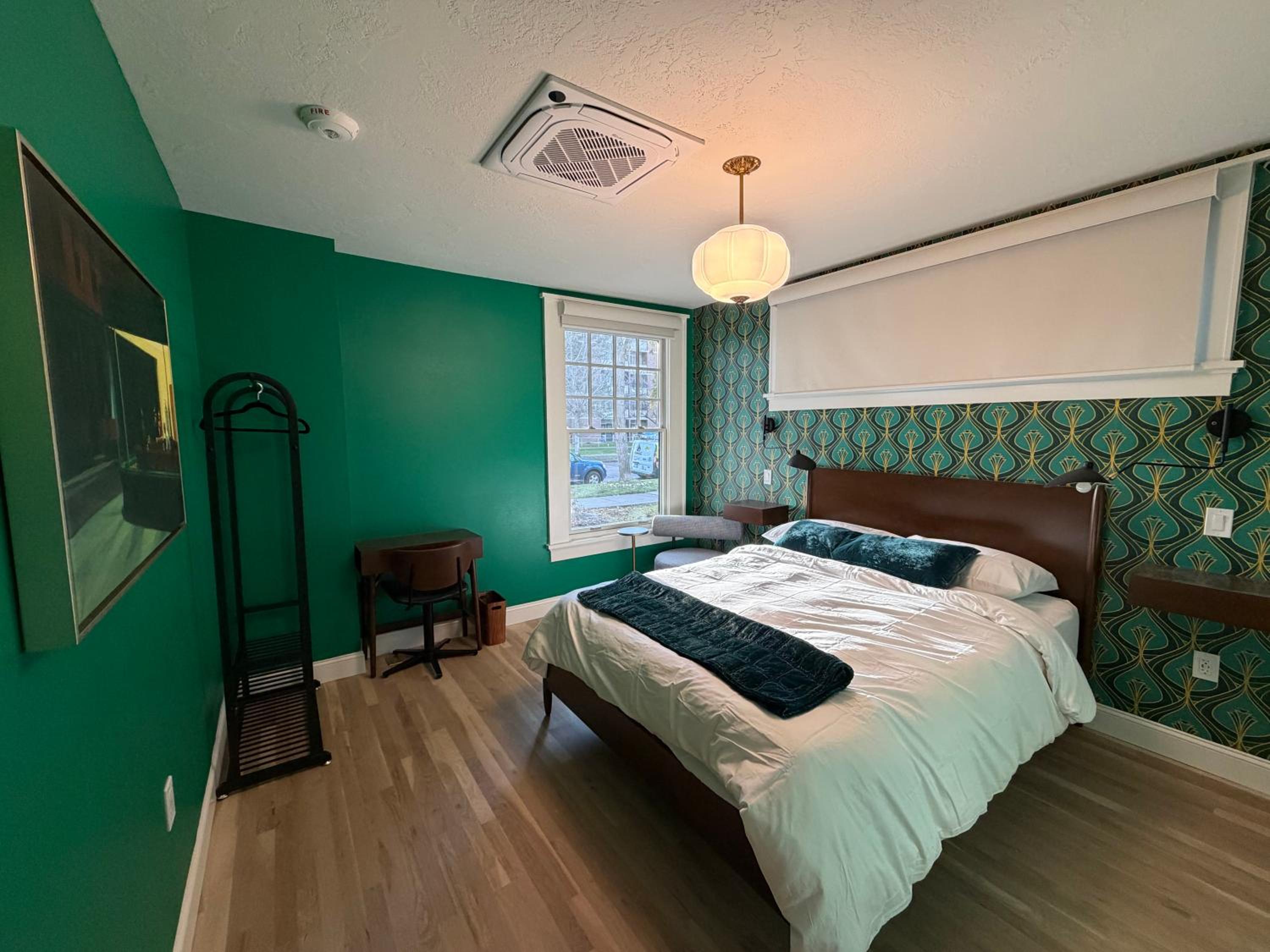 Queen Room with Garden View