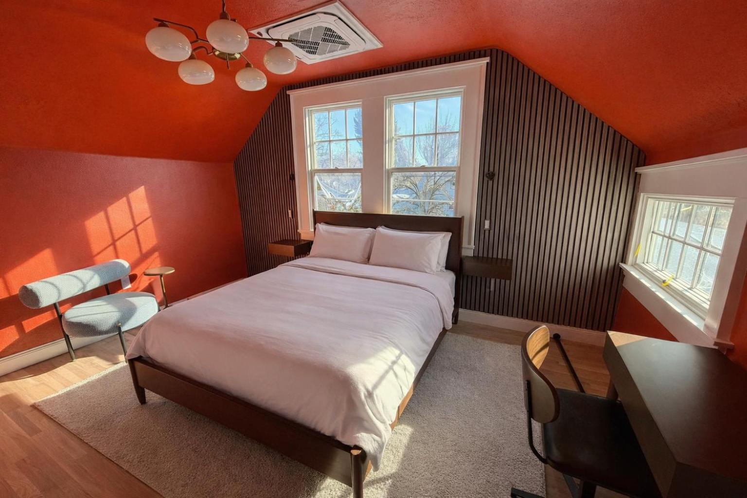 Standard Queen Room